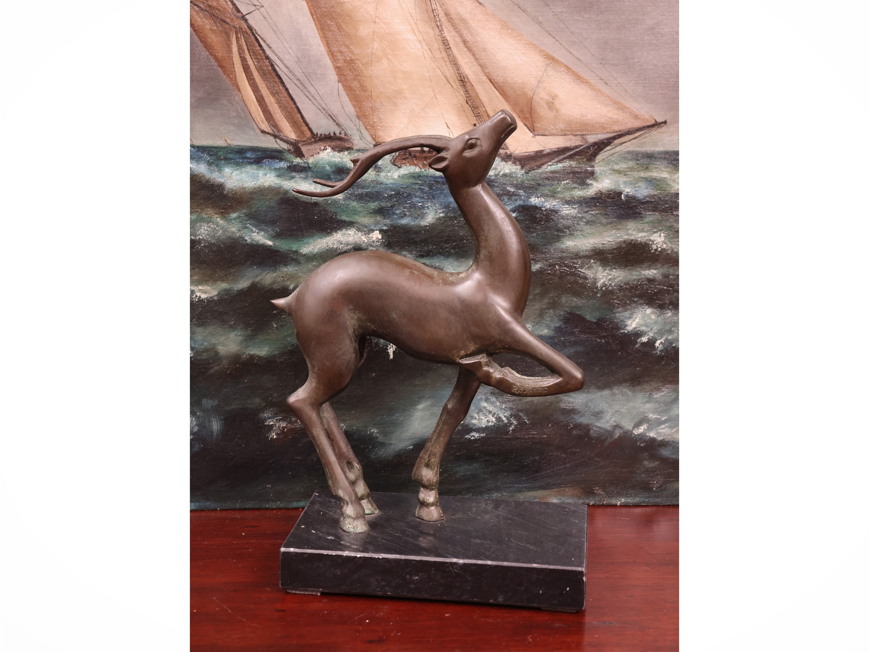 Gruppo in bronzo raffigurante antilope su base in marmo