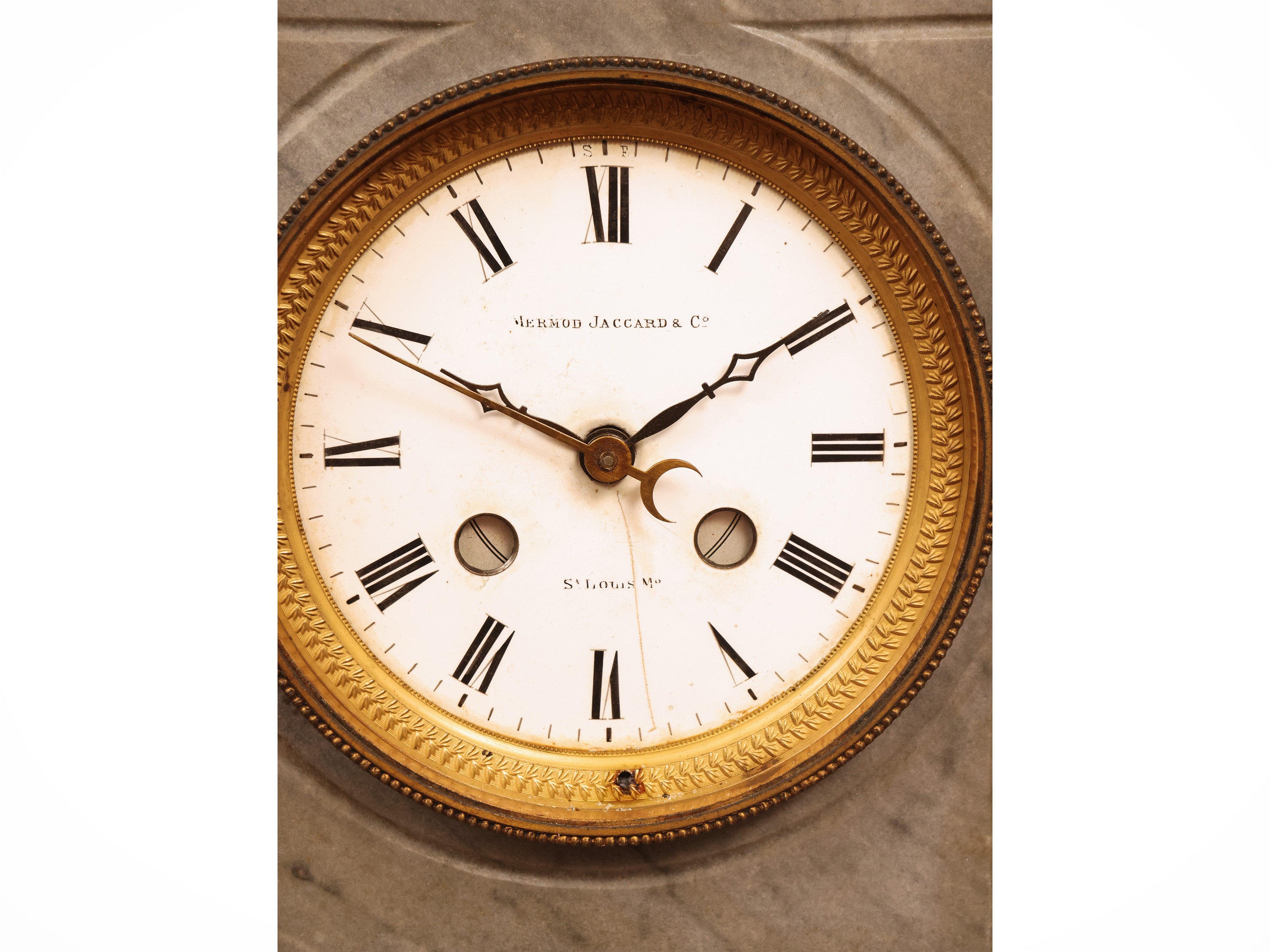 Mermod Jaccard & C., Trittico da camino in marmo grigio con orologio e plinti (stile art nouveau ...