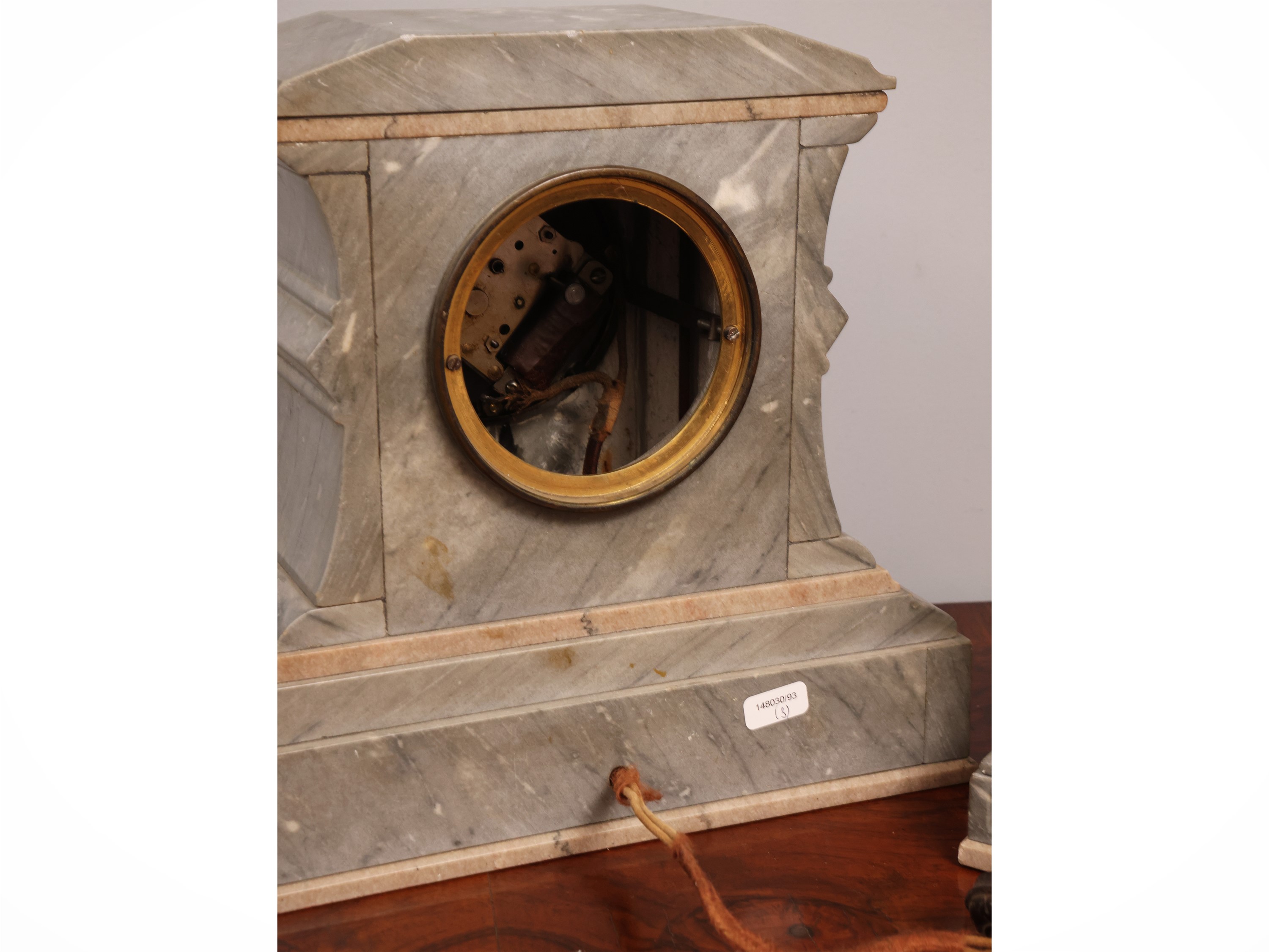 Mermod Jaccard & C., Trittico da camino in marmo grigio con orologio e plinti (stile art nouveau ...