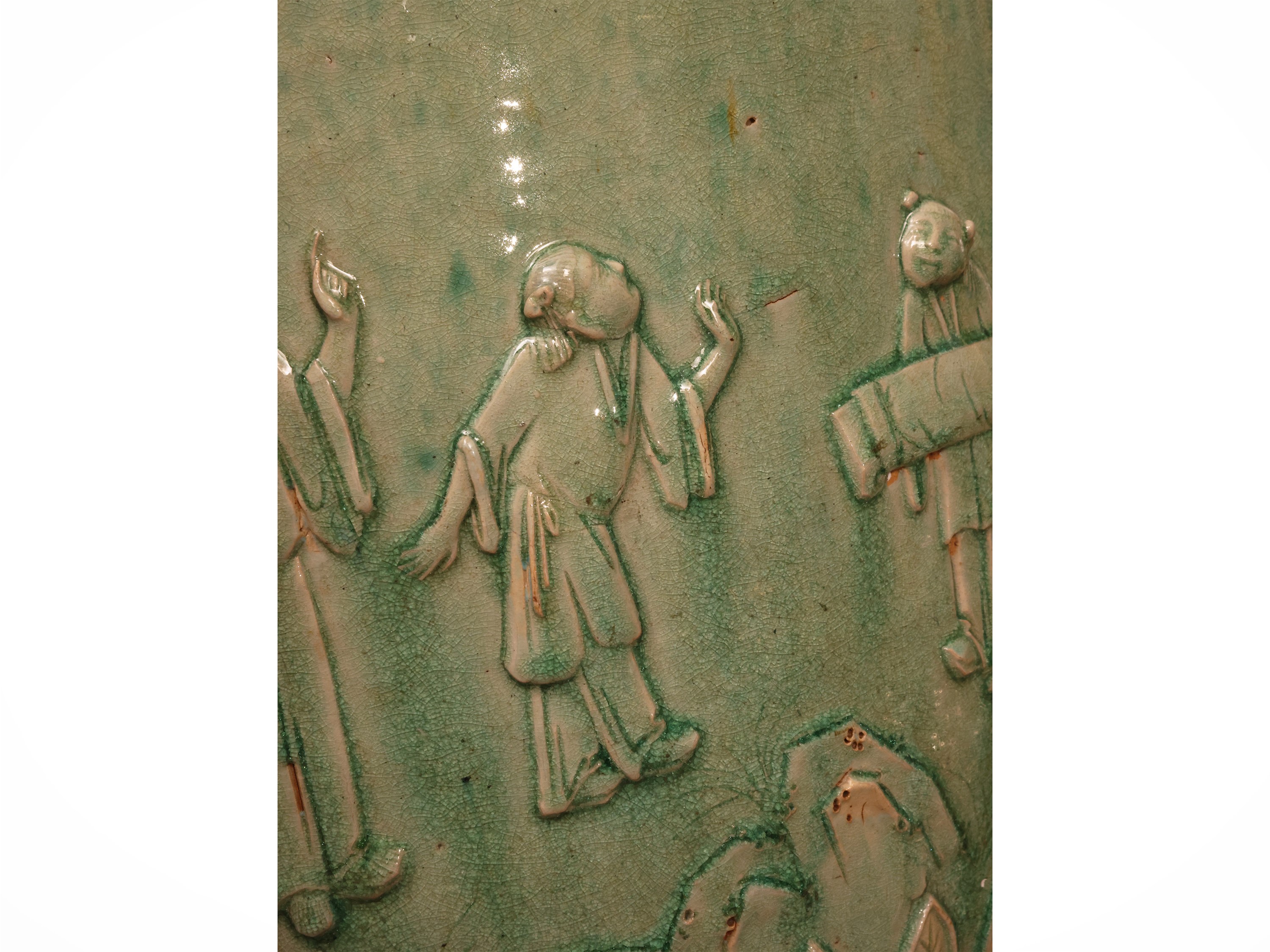 Vaso in porcellana celadon con decorazione a istoriato, Cina, prima metà del XX secolo