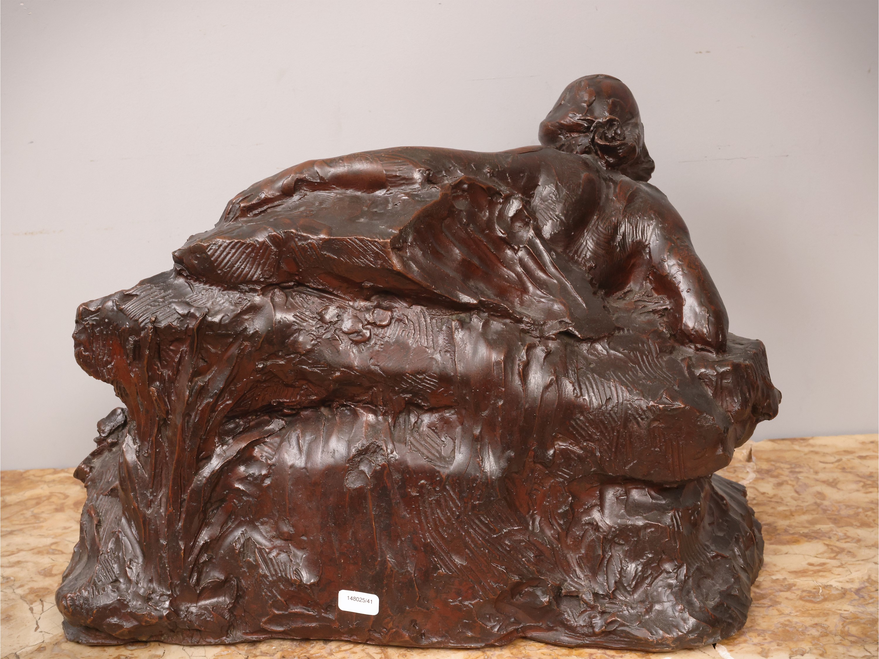 Gruppo scultoreo in bronzo, nudo femminile disteso (inizio XX secolo)