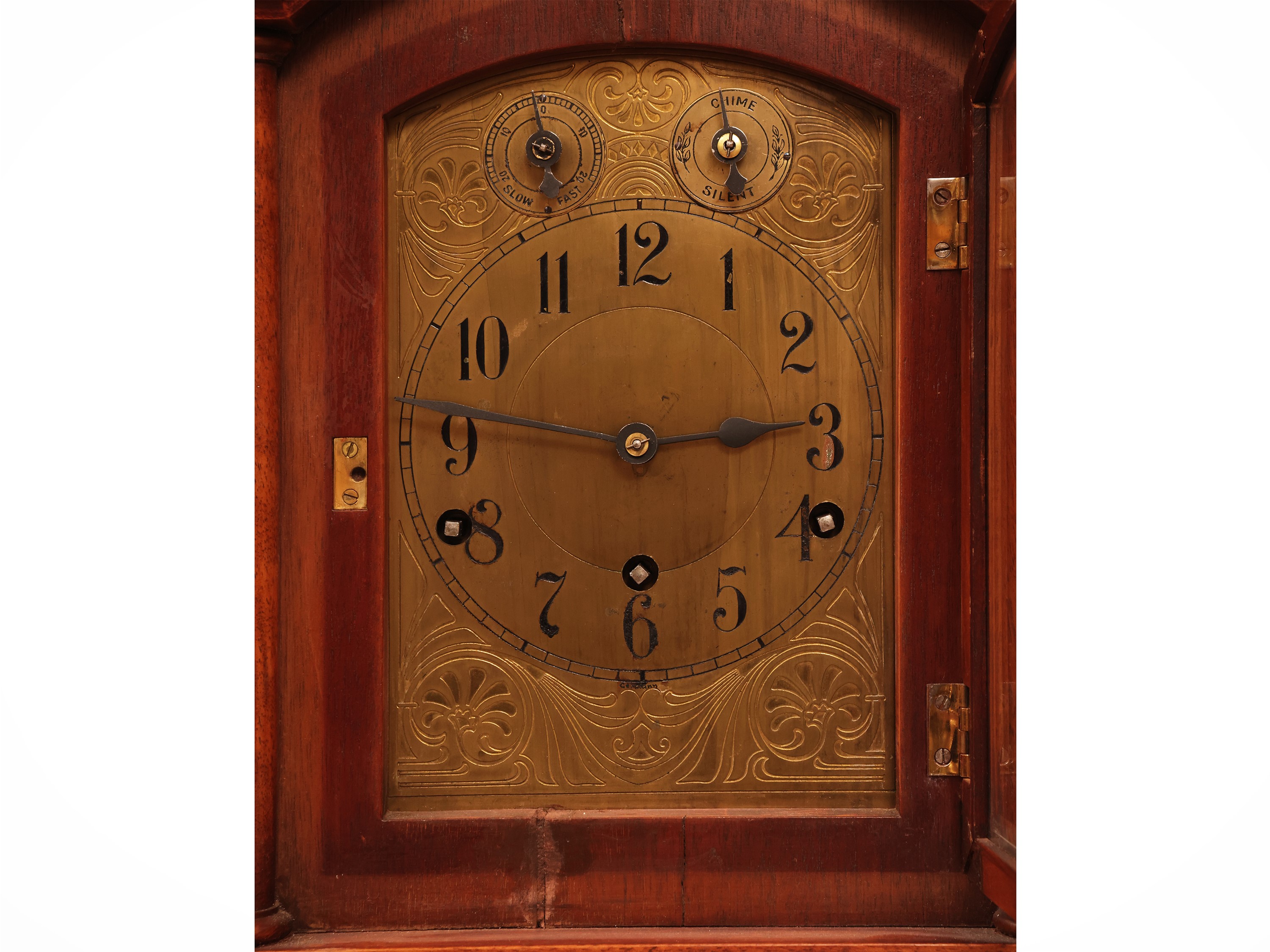 Orologio architettonico da tavolo in rovere, quadrante in ottone inciso (inizio XX secolo)