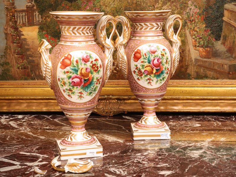 Coppia di vasi, porcellana policroma stile Impero (Limoges)