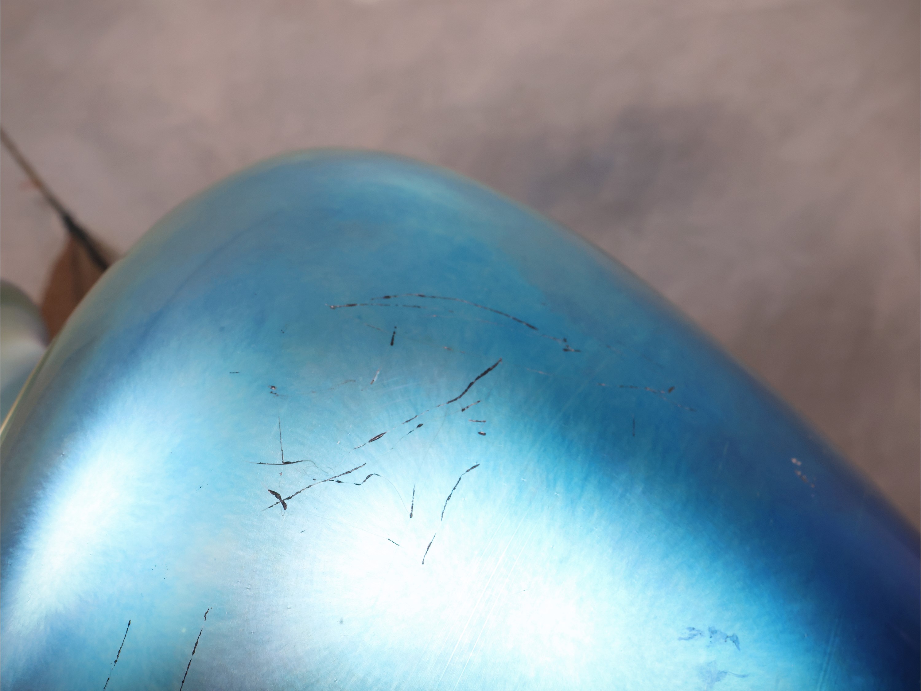 Vaso, vetro iridescente color pavone