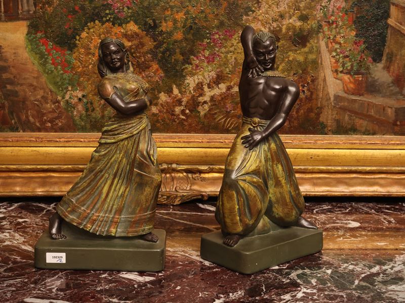 Devonware, Coppia di fermalibri orientalistici raffiguranti danzatori
