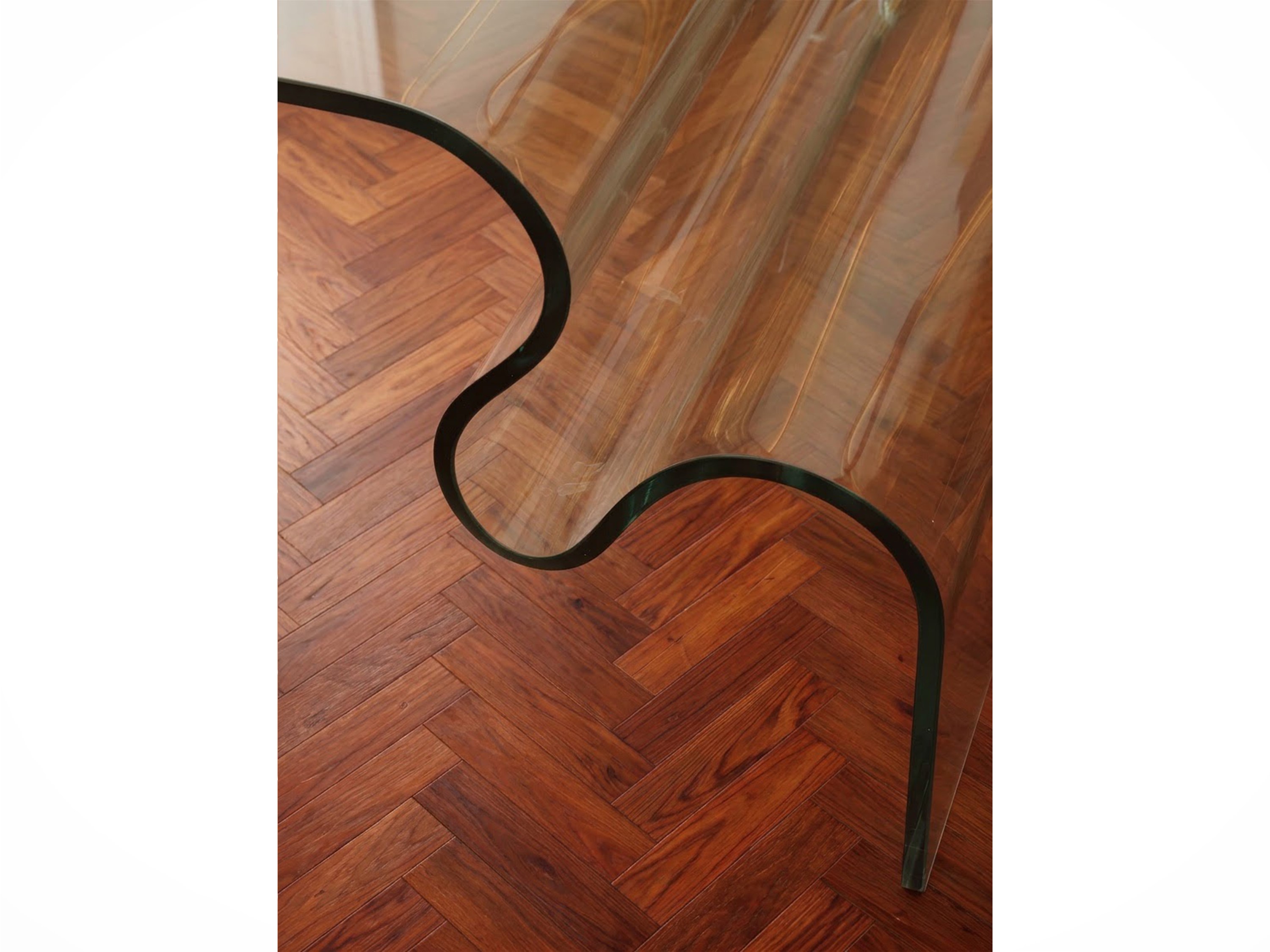 Tavolino da salotto in vetro curvato, piano ondulato