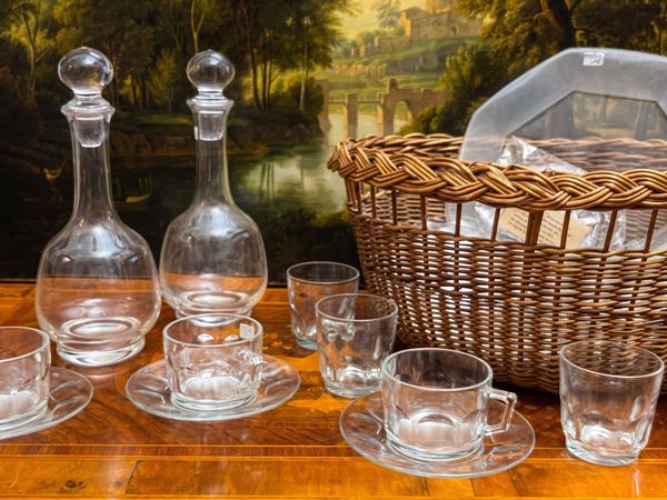 Colorless glass tableware set
