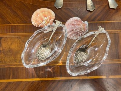 Set da aperitivo, composto da flutes, saliere e accessori da tavola