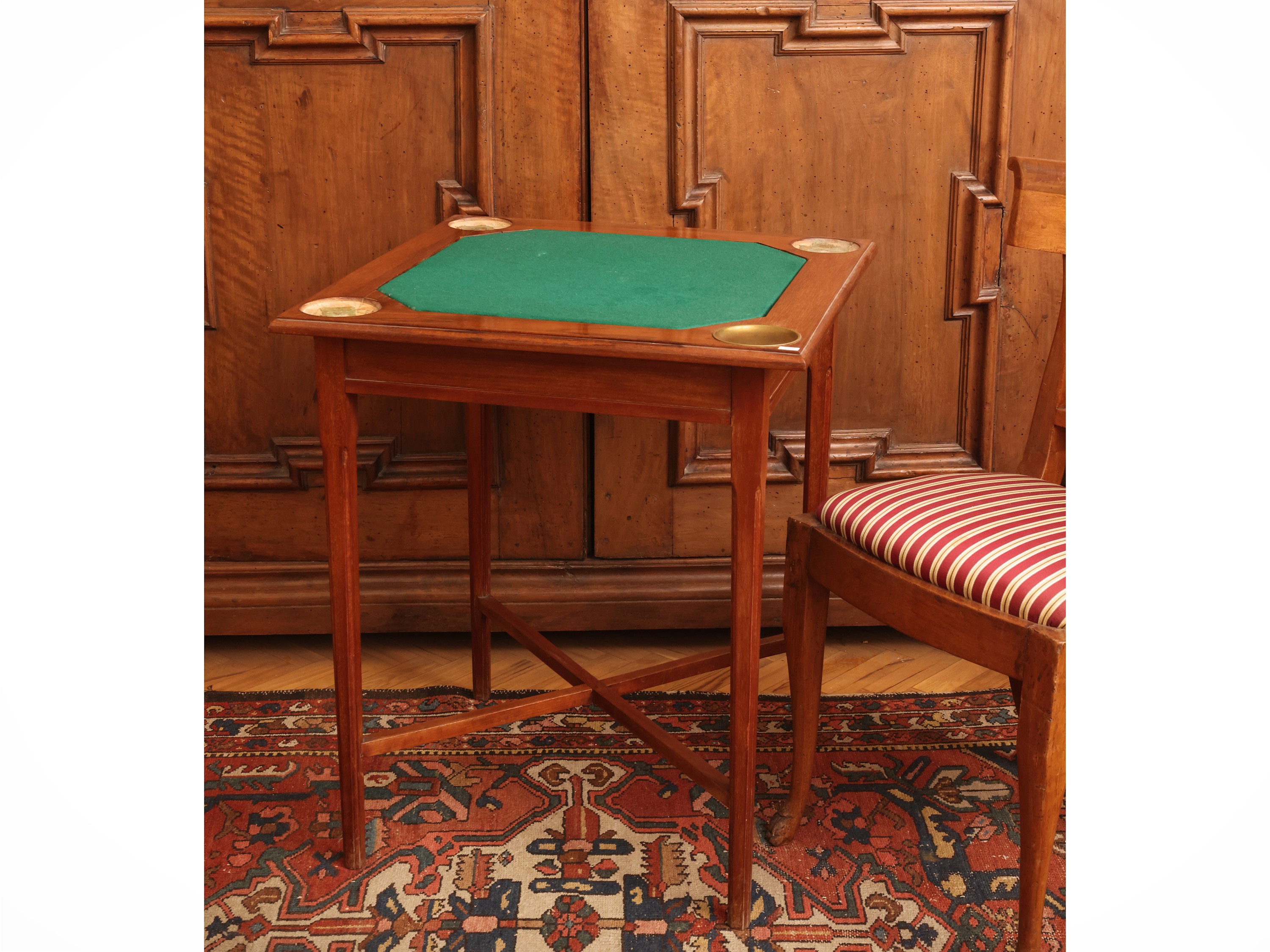 Tavolino da gioco in mogano, piano rivestito in panno verde (inizi XX secolo)