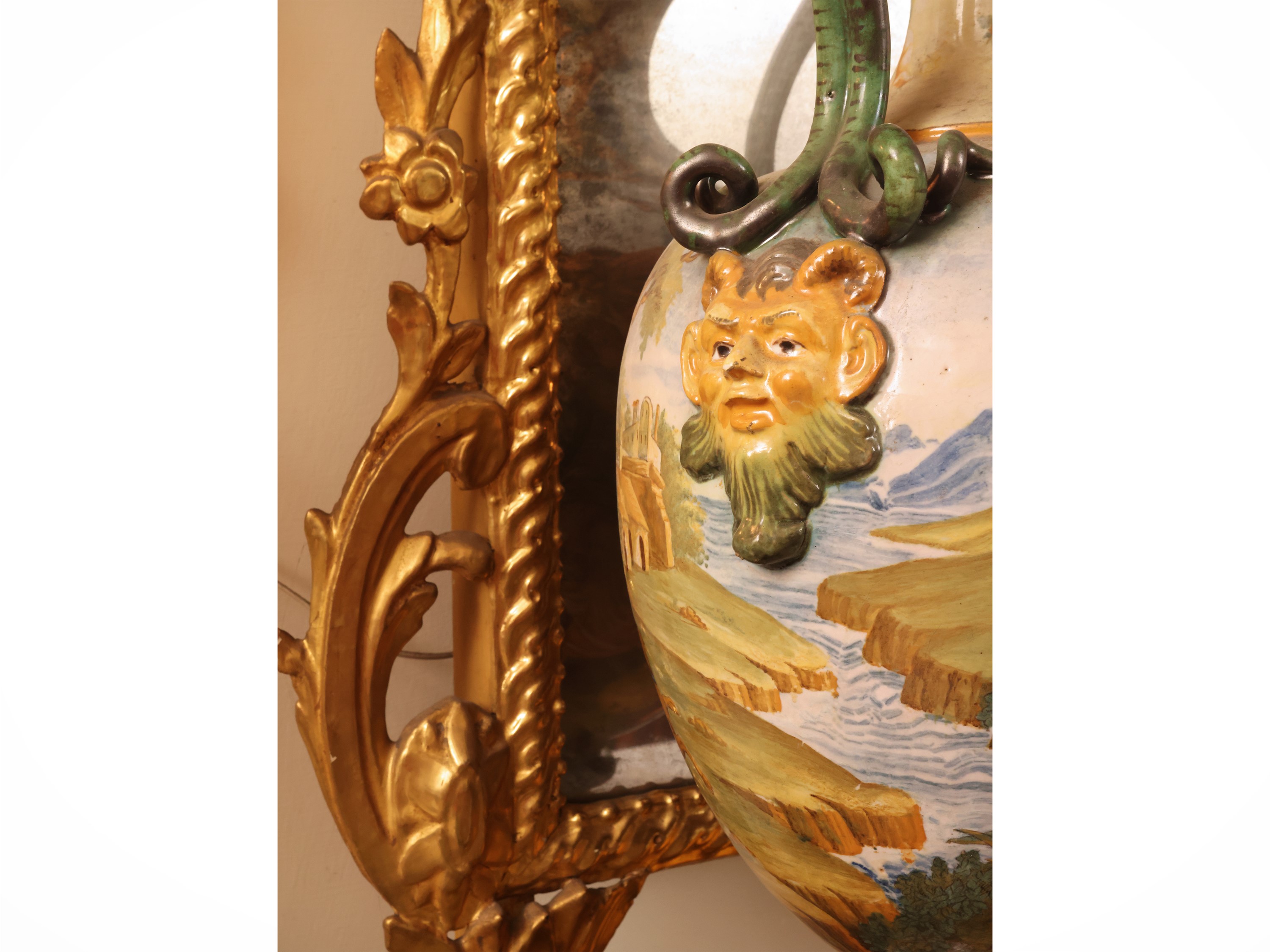 Coppia di grandi vasi ad anfora in maiolica, policromia, XIX/XX secolo