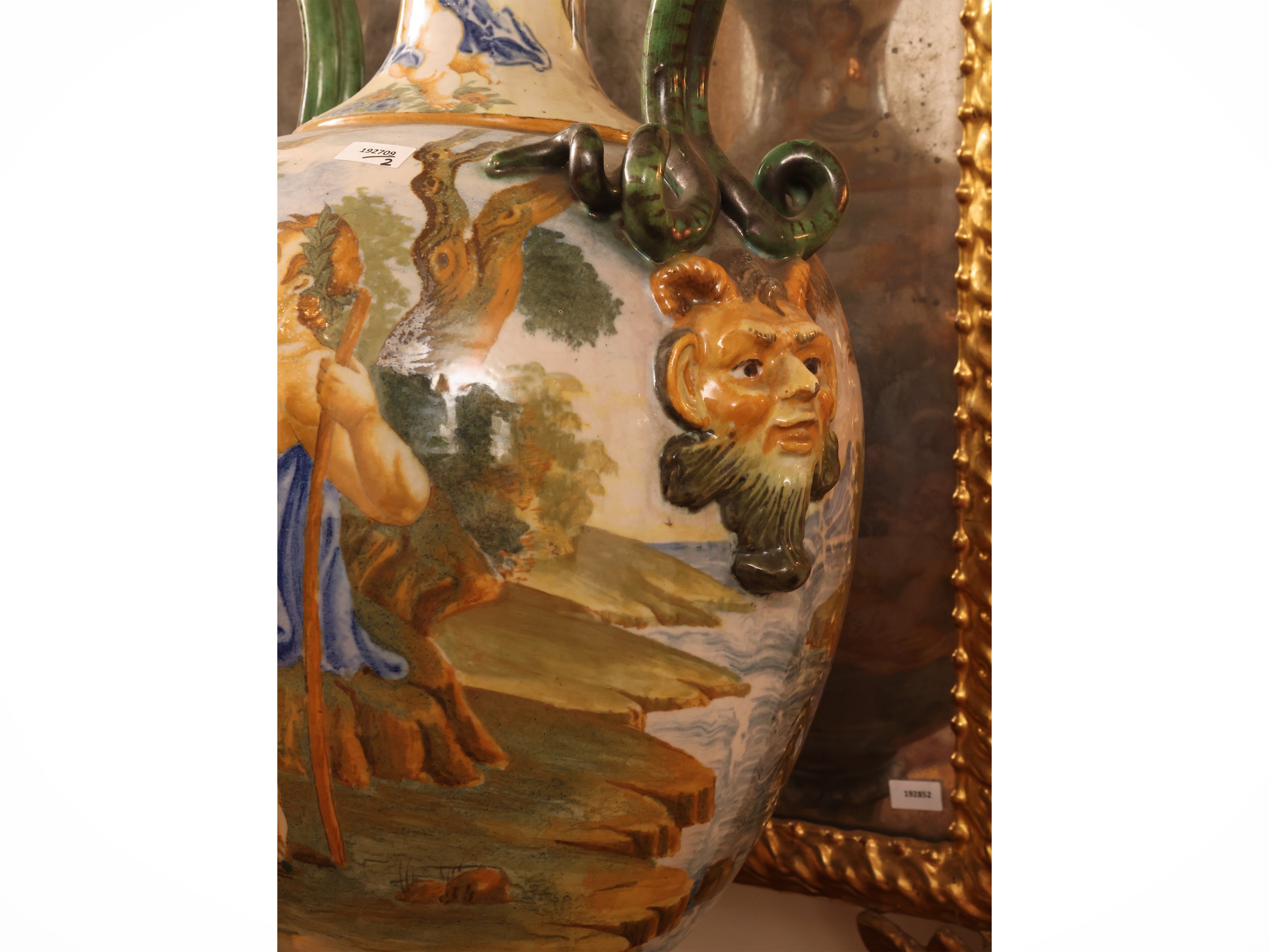 Coppia di grandi vasi ad anfora in maiolica, policromia, XIX/XX secolo