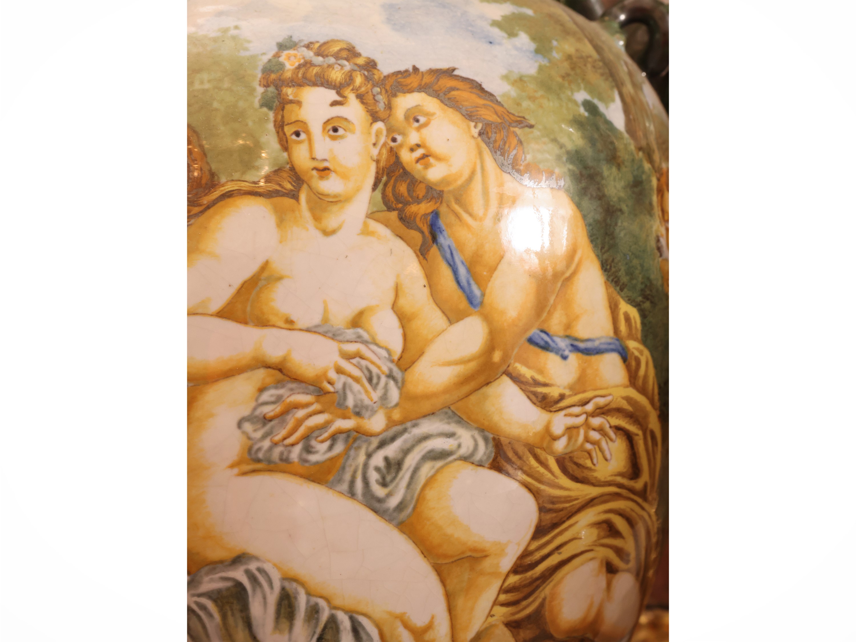 Coppia di grandi vasi ad anfora in maiolica, policromia, XIX/XX secolo