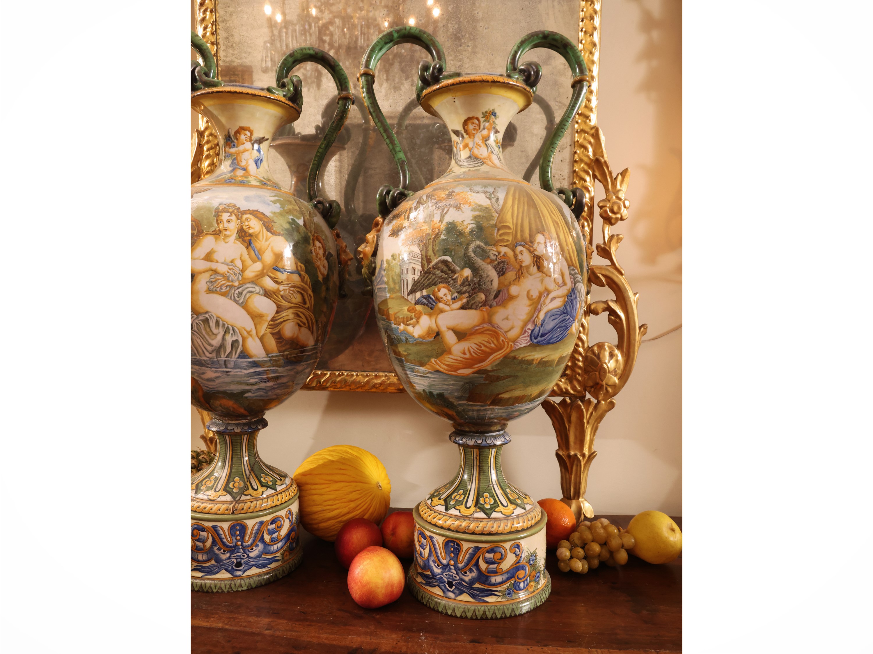 Coppia di grandi vasi ad anfora in maiolica, policromia, XIX/XX secolo
