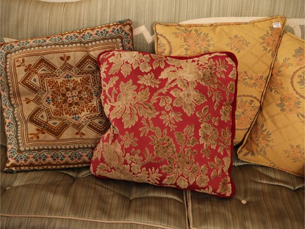 Assortimento di sette cuscini