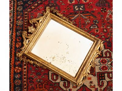 Piccola specchiera, cornice in legno intagliato e dorato, XIX secolo
