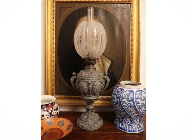 Antimony oil lamp