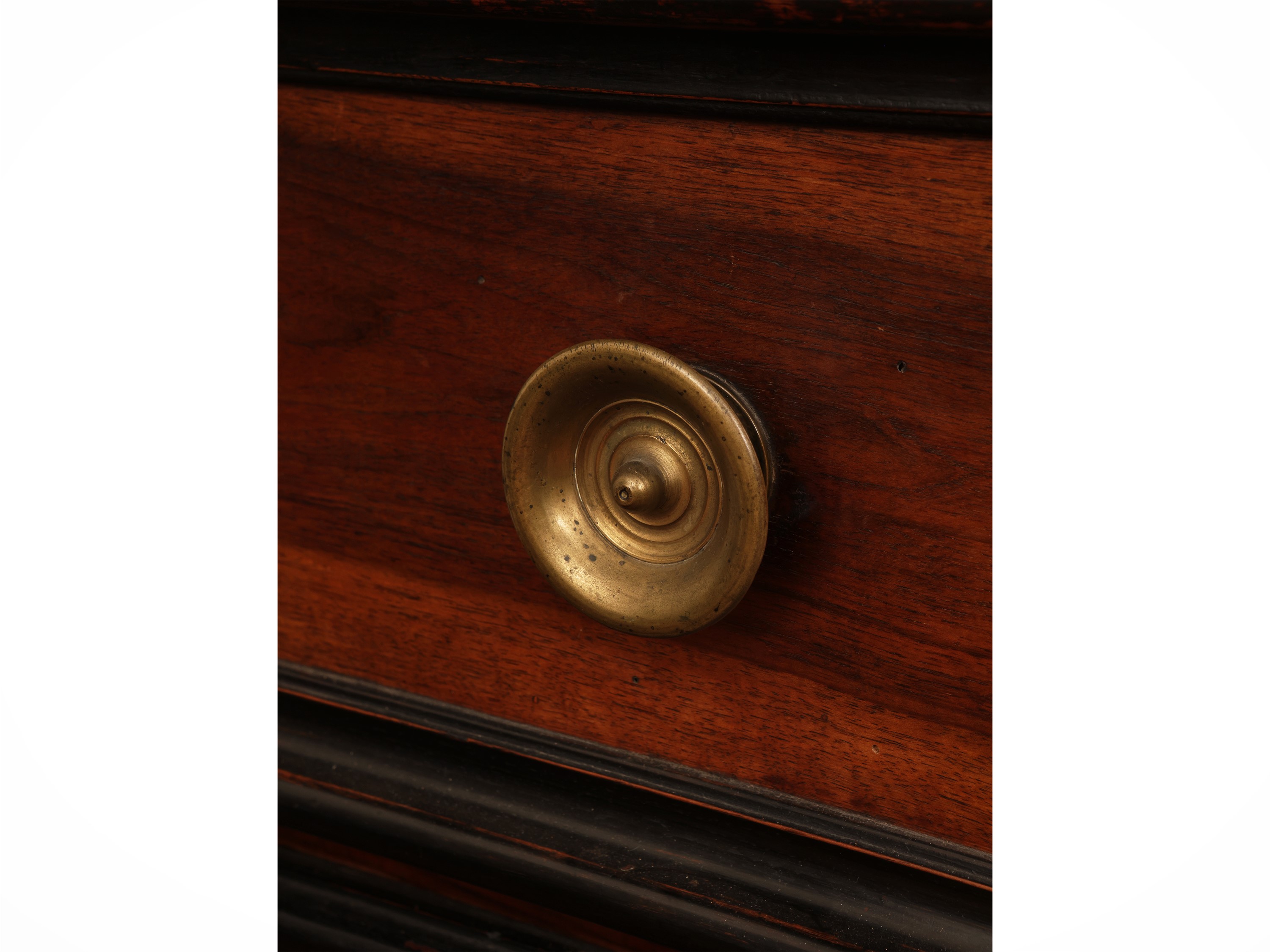 Cassettone, ciliegio e legno ebanizzato, XVIII secolo