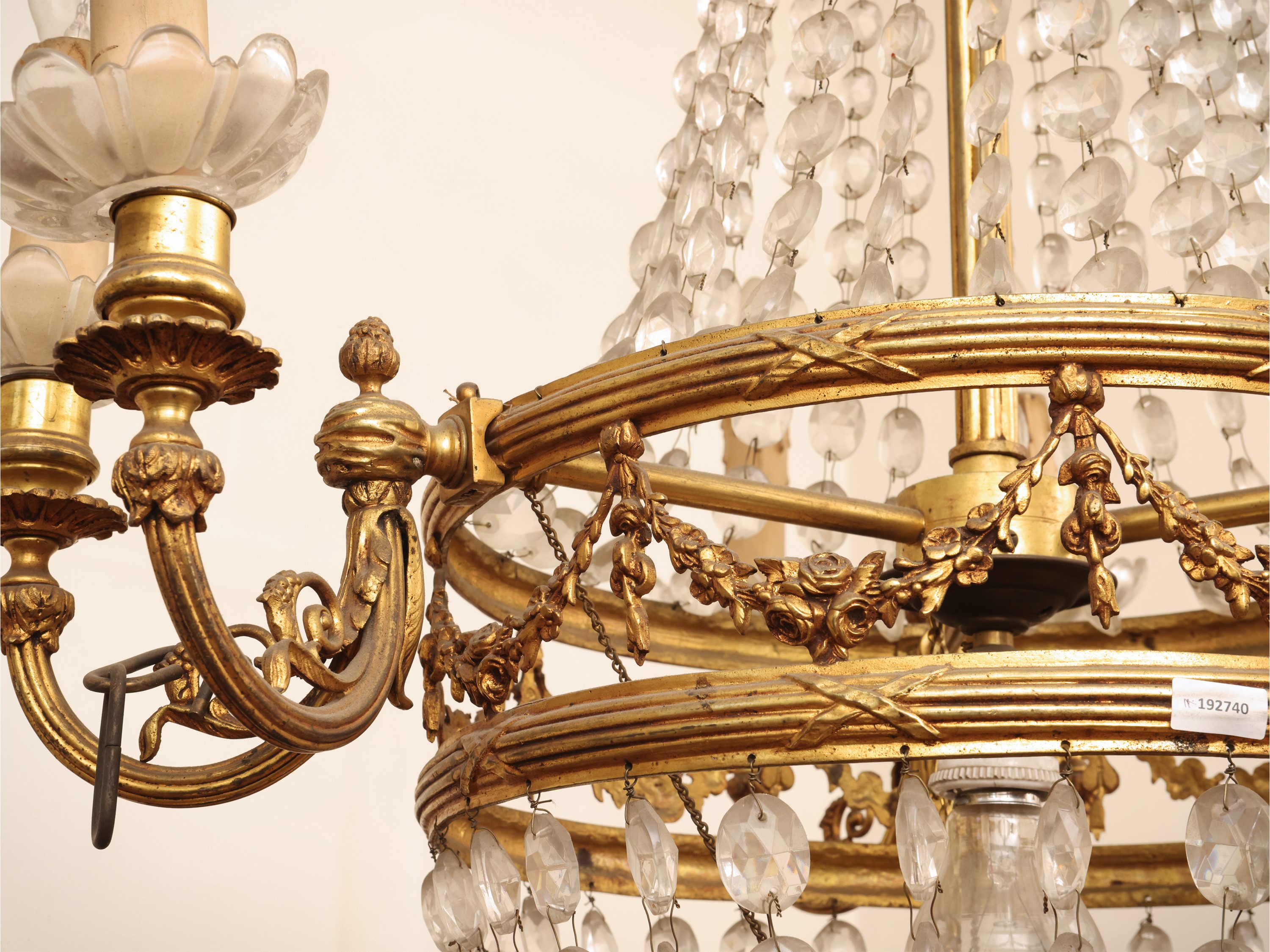Lampadario a paniere, bronzo dorato e vetro, sei bracci portacandele (inizio XX secolo)