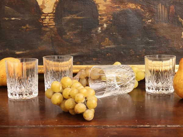 Set di ventiquattro bicchieri da vino in cristallo molato