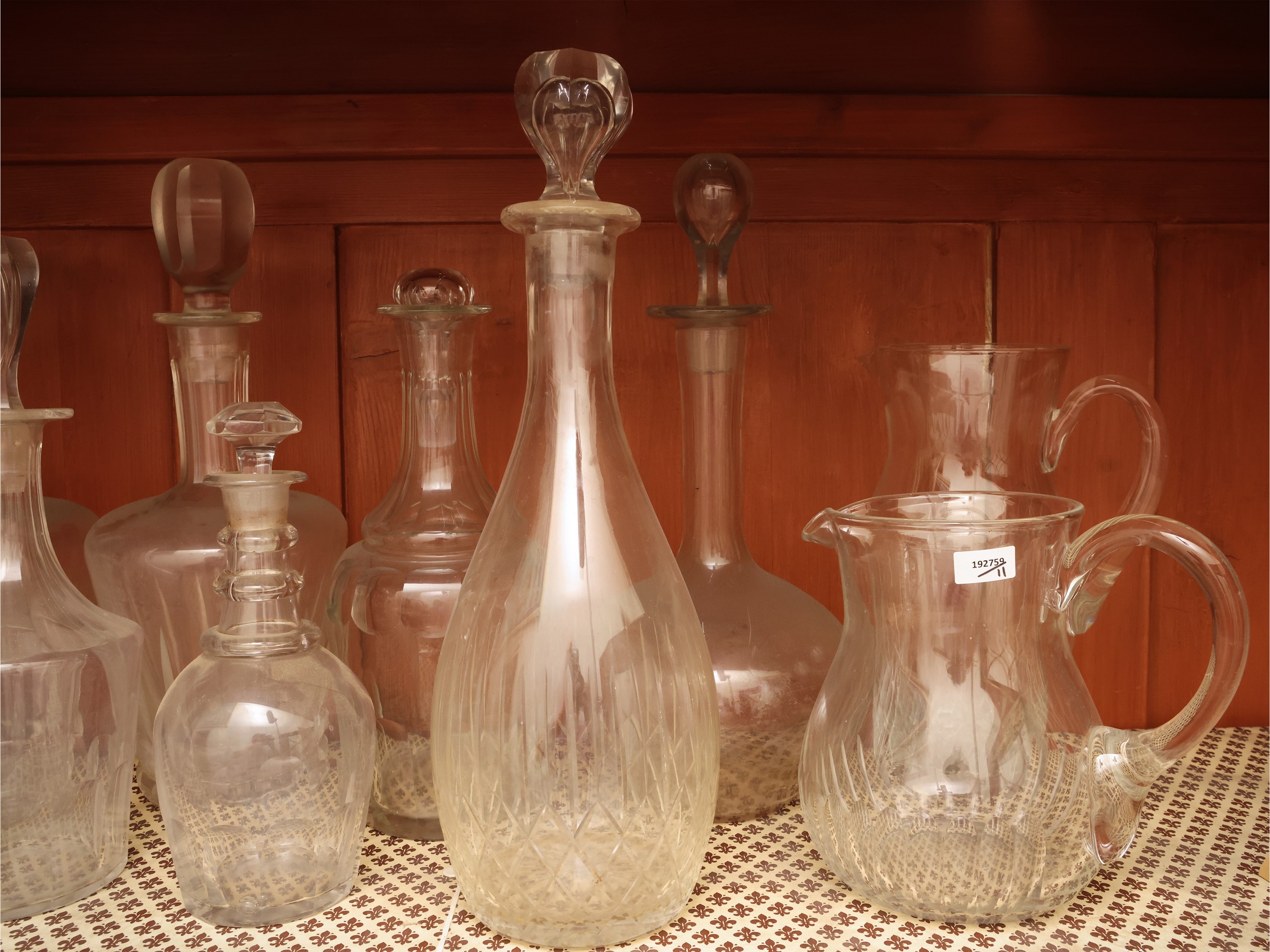 Set di bottiglie da liquore in cristallo molato e caraffe abbinate