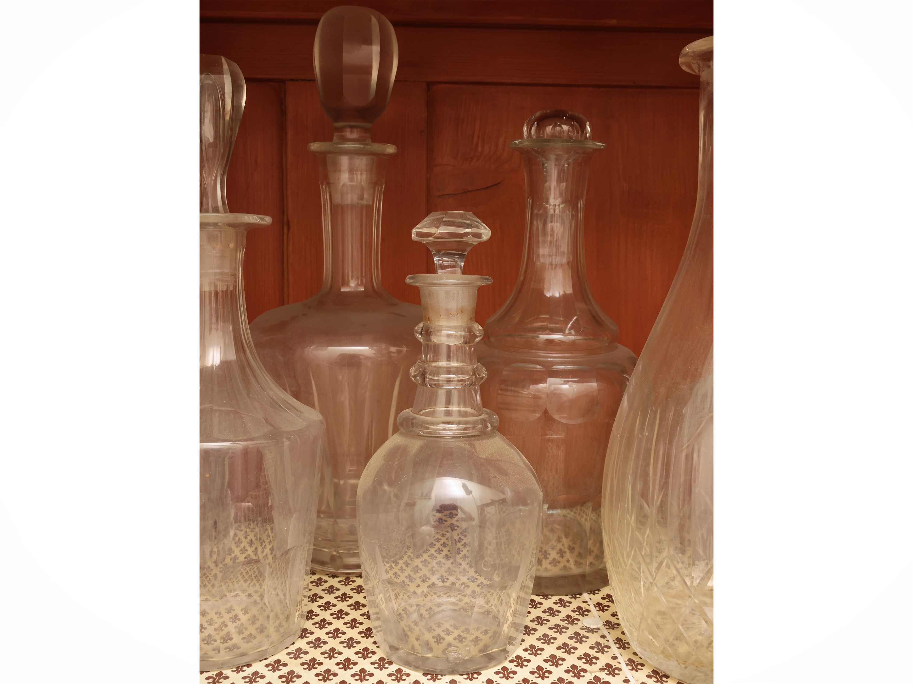 Set di bottiglie da liquore in cristallo molato e caraffe abbinate