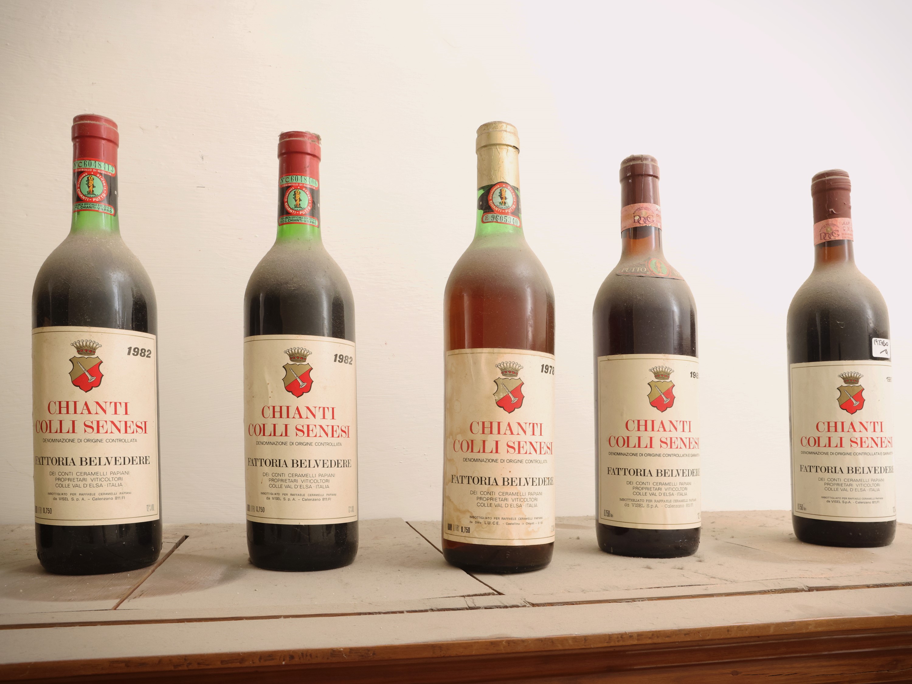 Assortimento di vini d’epoca, nove bottiglie di Chianti Fattoria Belvedere (anni Settanta/Ottanta...