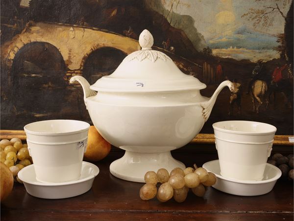 Three porcelain accessories