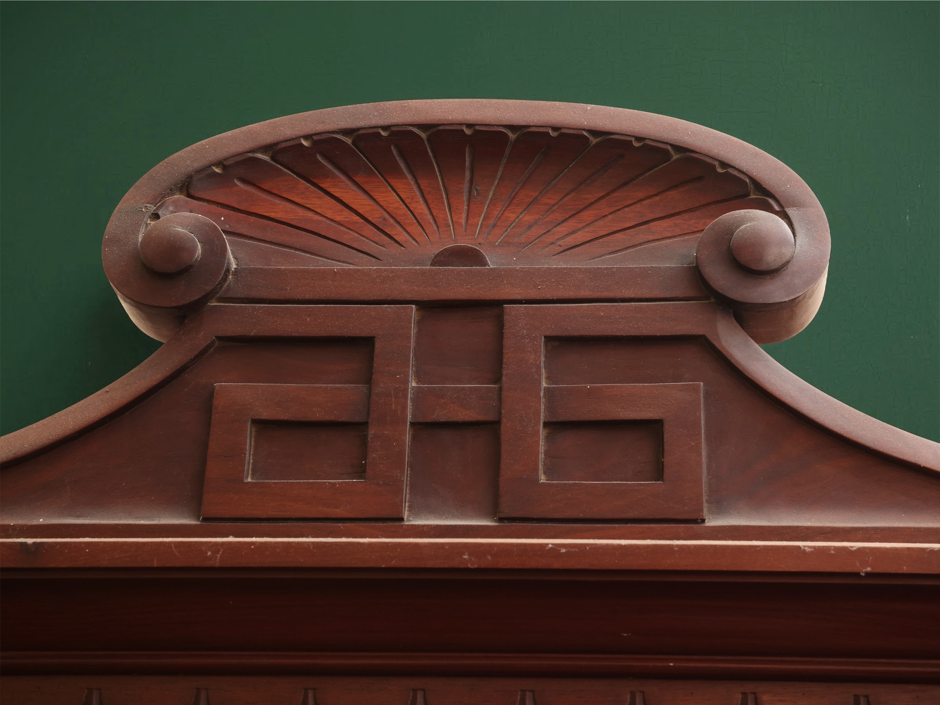 Armadio guardaroba in satinwood, fine  XIX–inizio XX secolo
