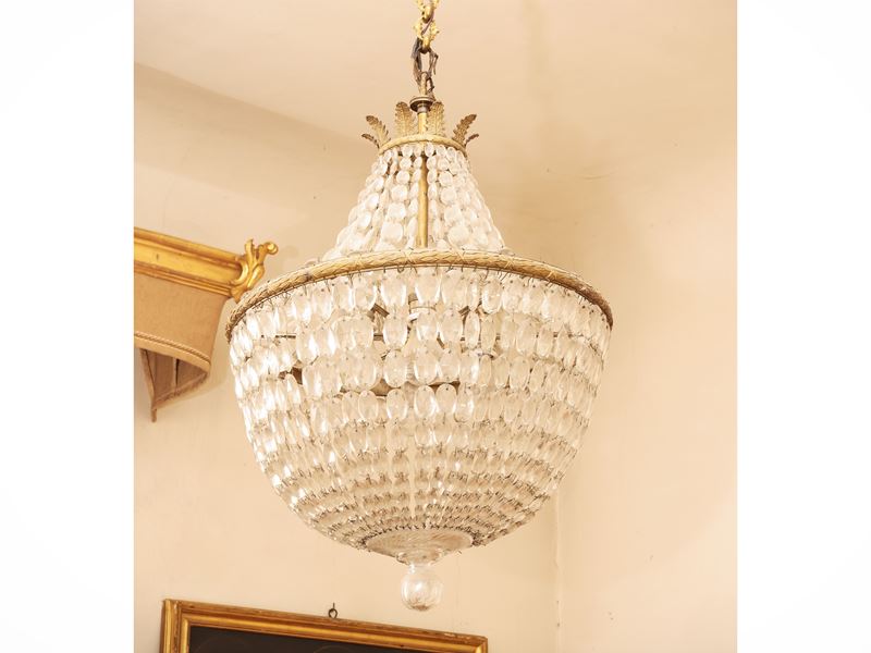 Lampadario a paniere, vetro e bronzo dorato con catene di perle sfaccettate