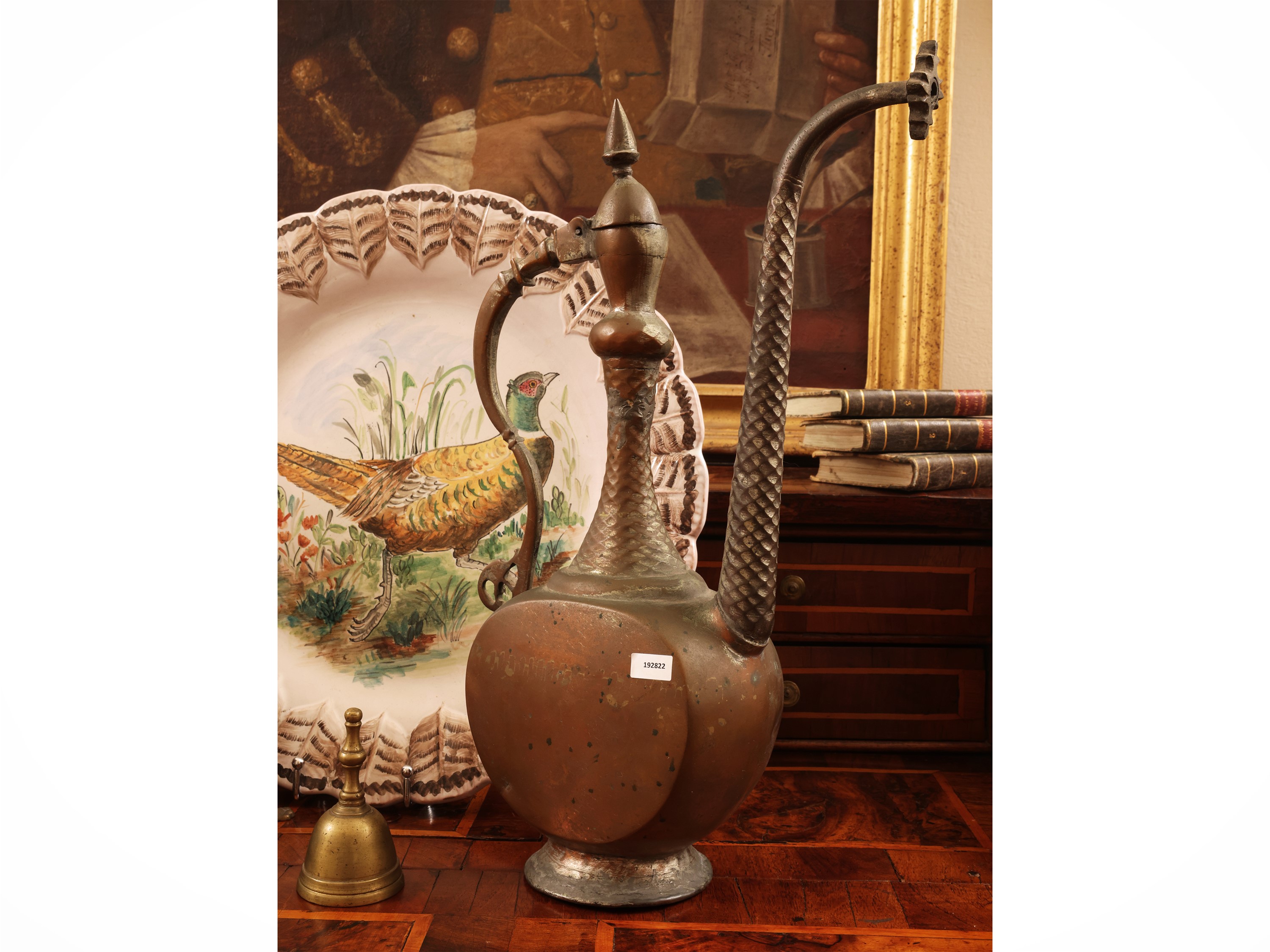 Lotto di curiosità, versatoio in rame, coppia di candelieri in ottone e potiche in ceramica smalt...