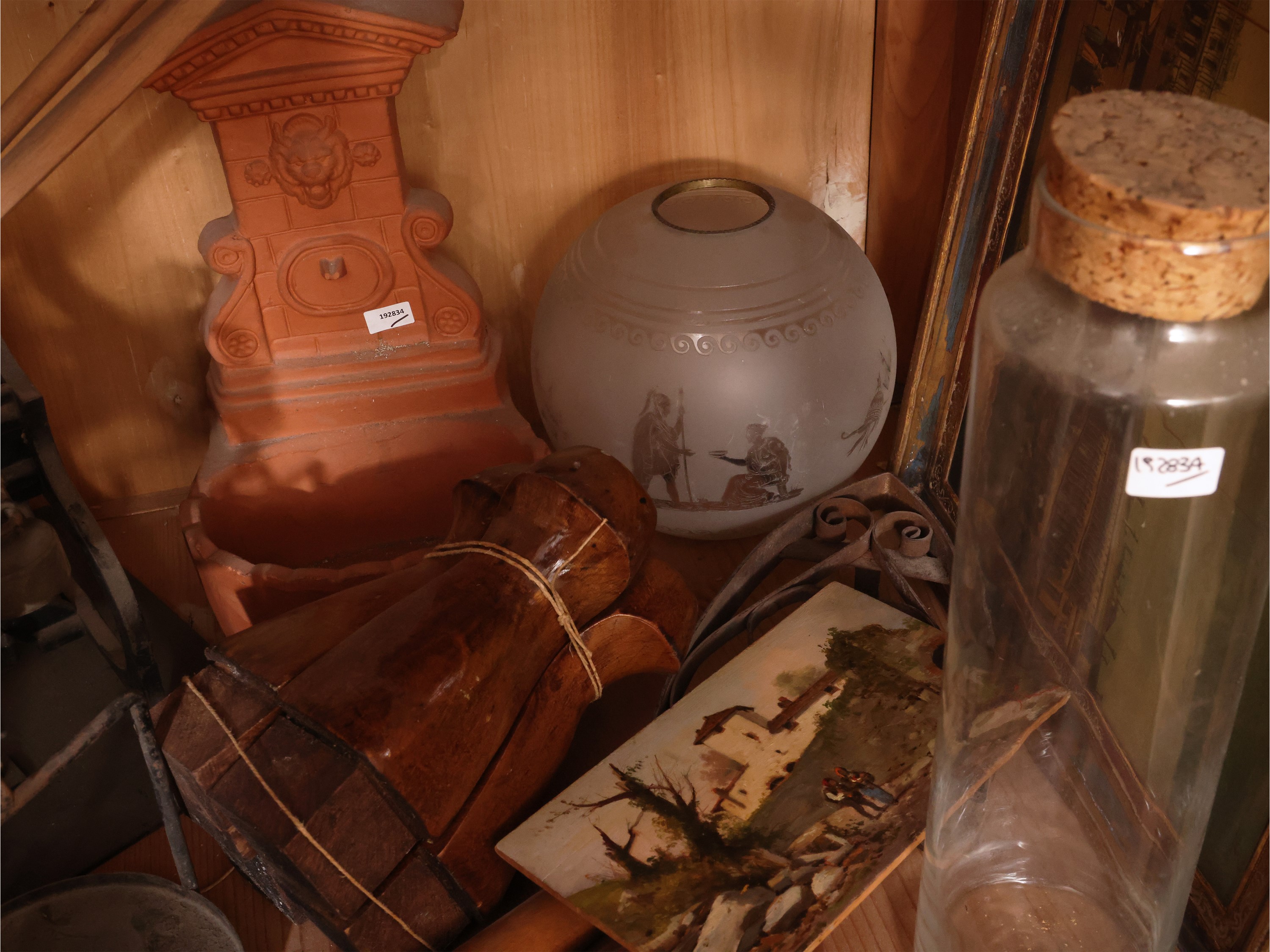 Acquasantiera pensile, terracotta a foggia di fontana