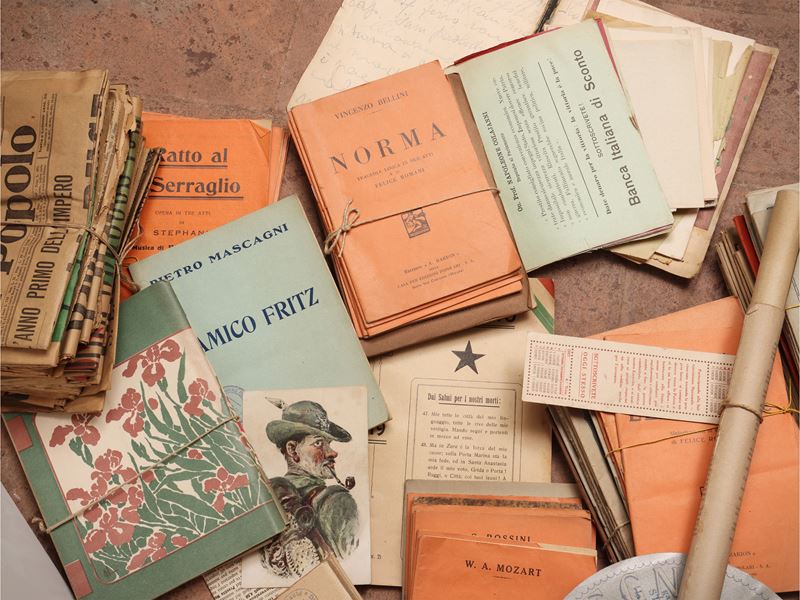 Raccolta di documenti d’epoca, giornali e cartine geografiche