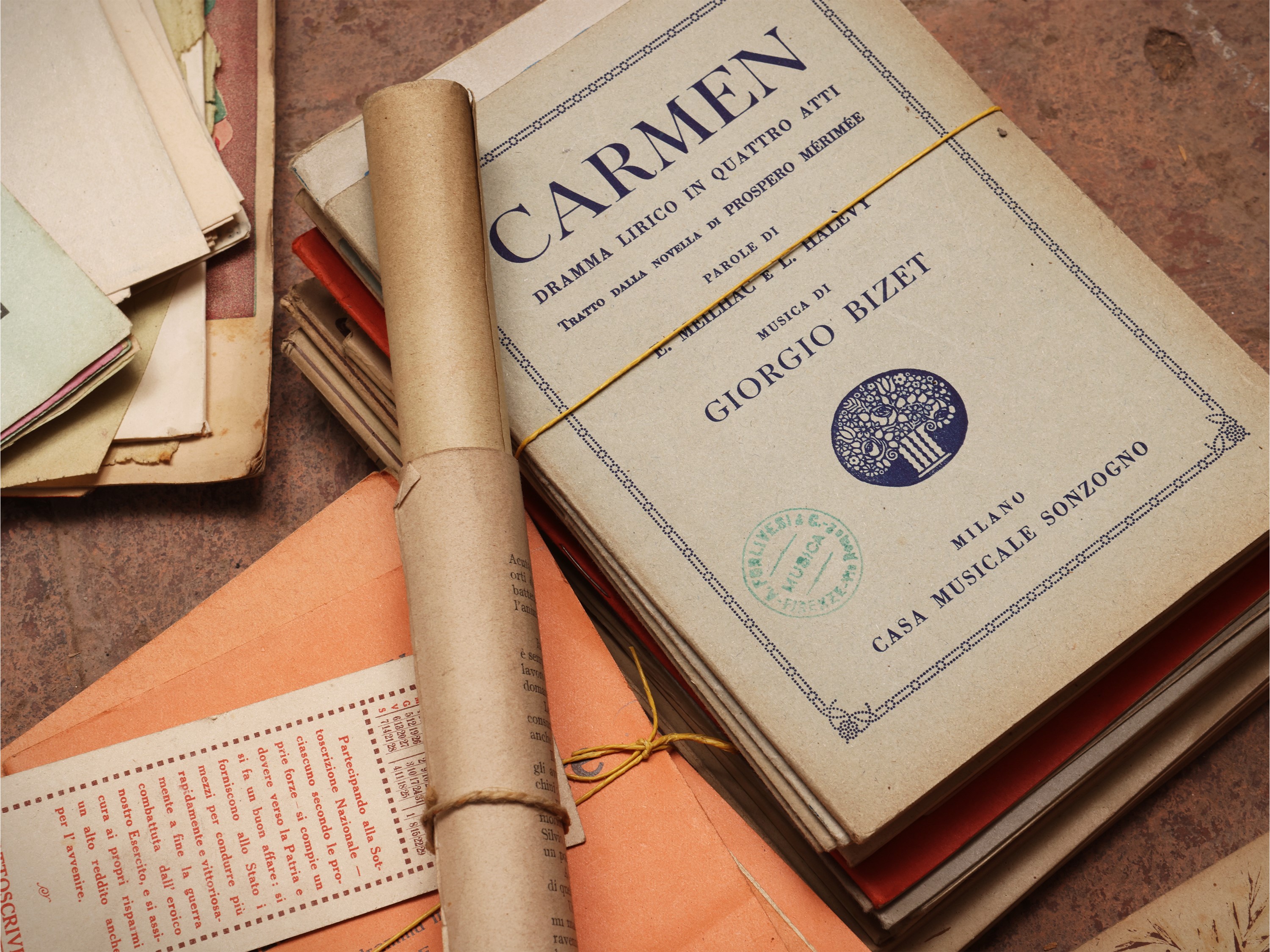 Raccolta di documenti d’epoca, giornali e cartine geografiche