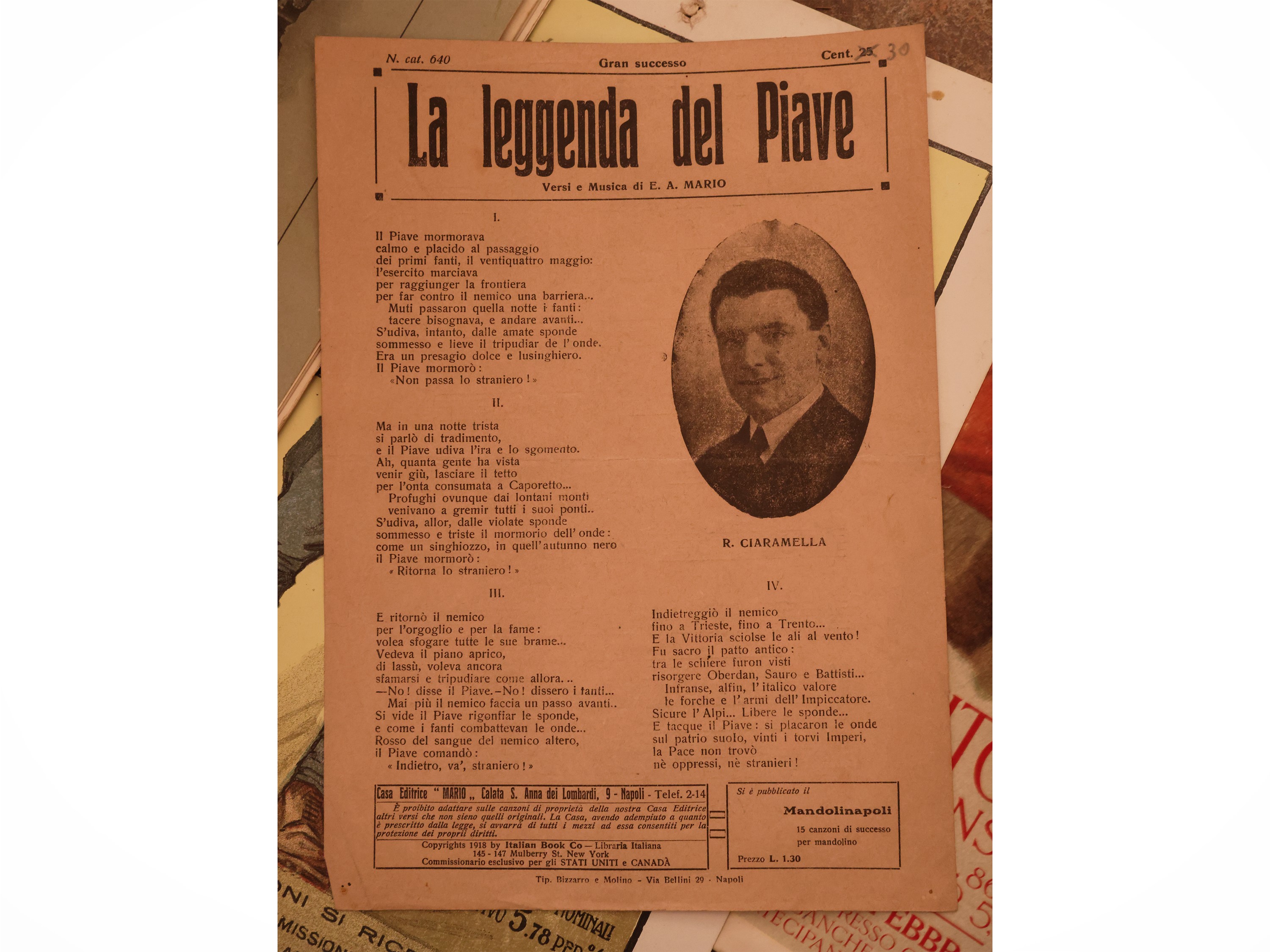 Raccolta di documenti d’epoca, giornali e cartine geografiche