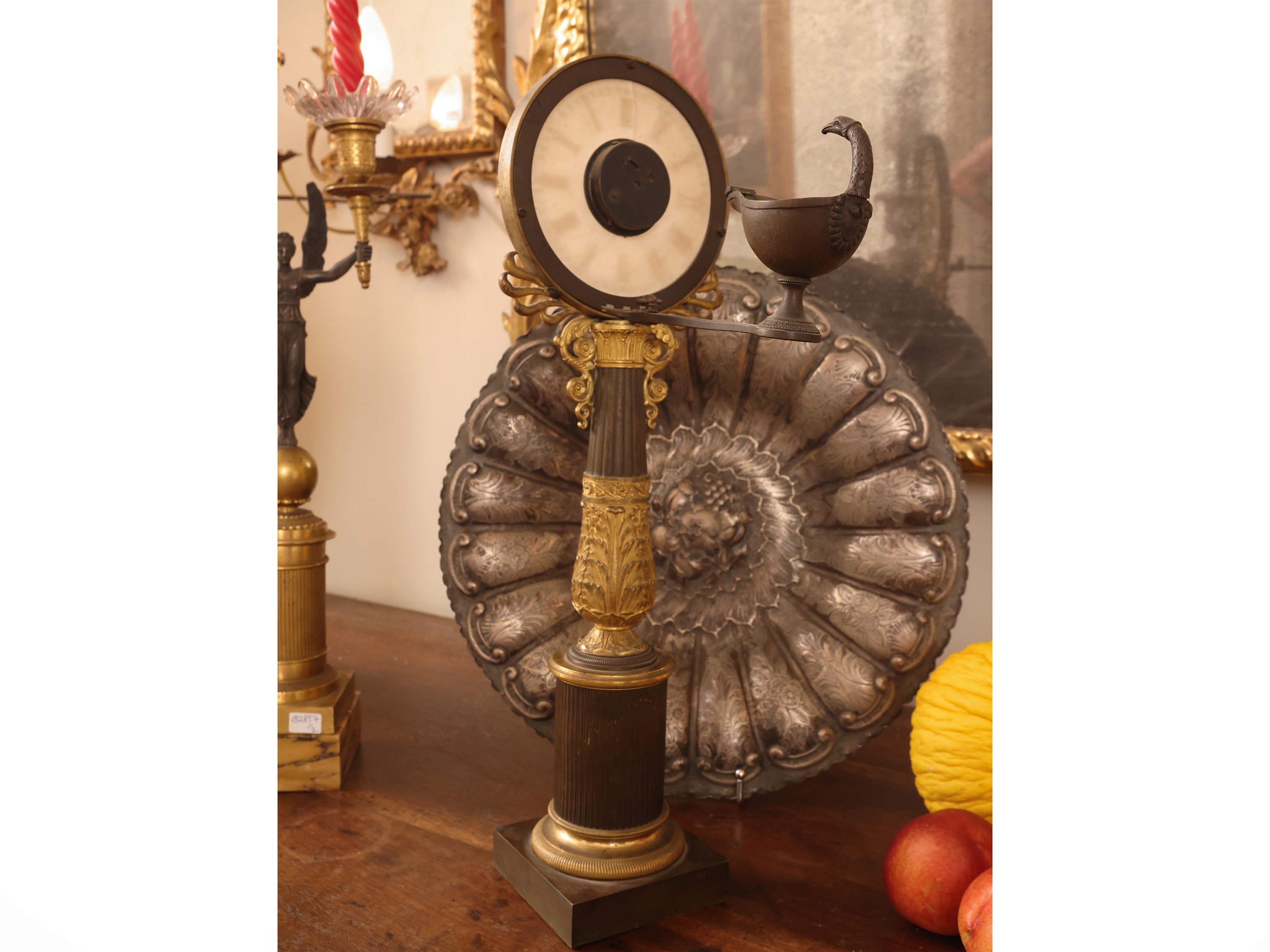 Orologio notturno, bronzo dorato e patinato con alabastro, XIX secolo