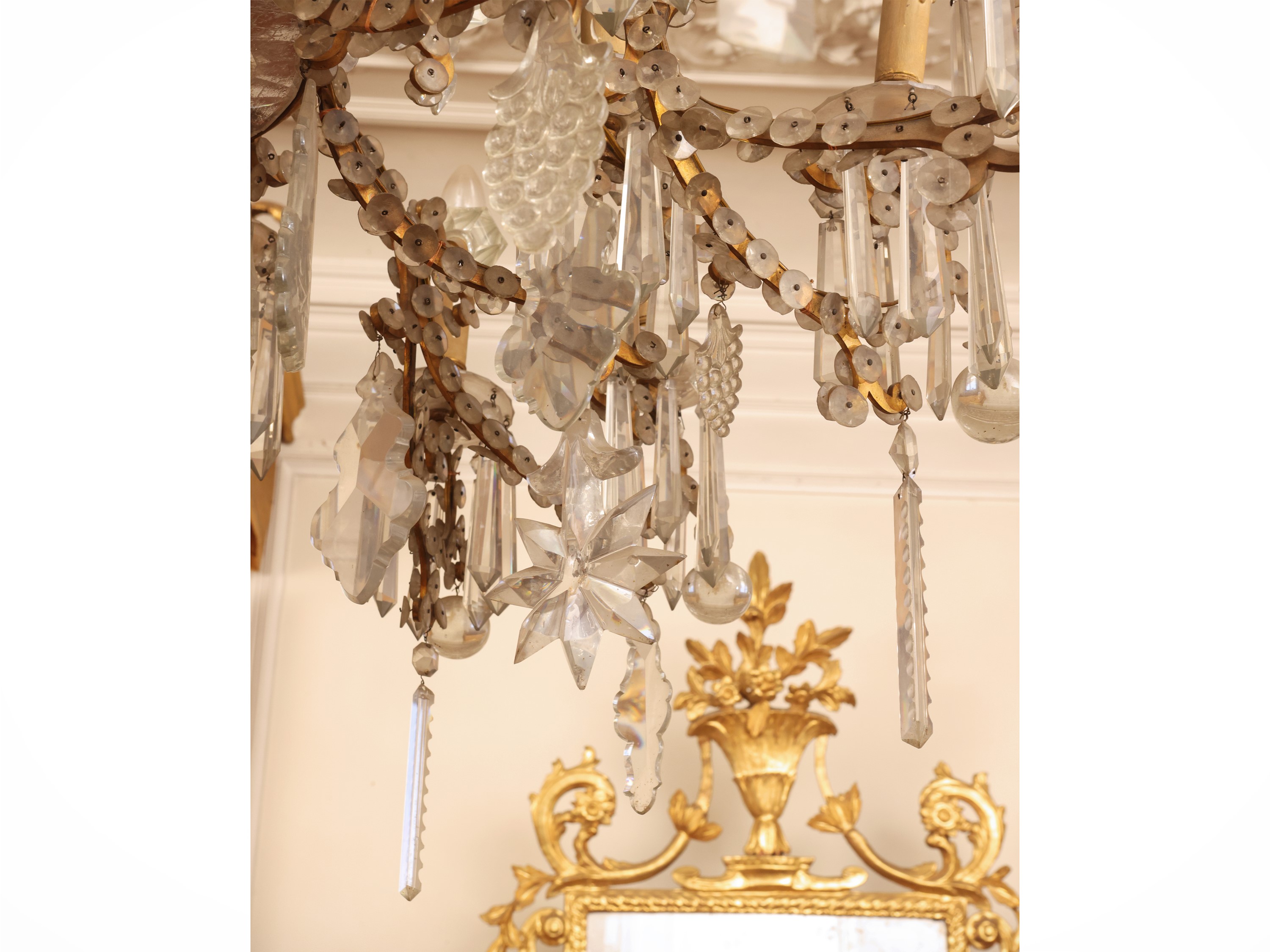 Lampadario a 18 bracci portacandele, metallo dorato e vetro, XIX/XX secolo