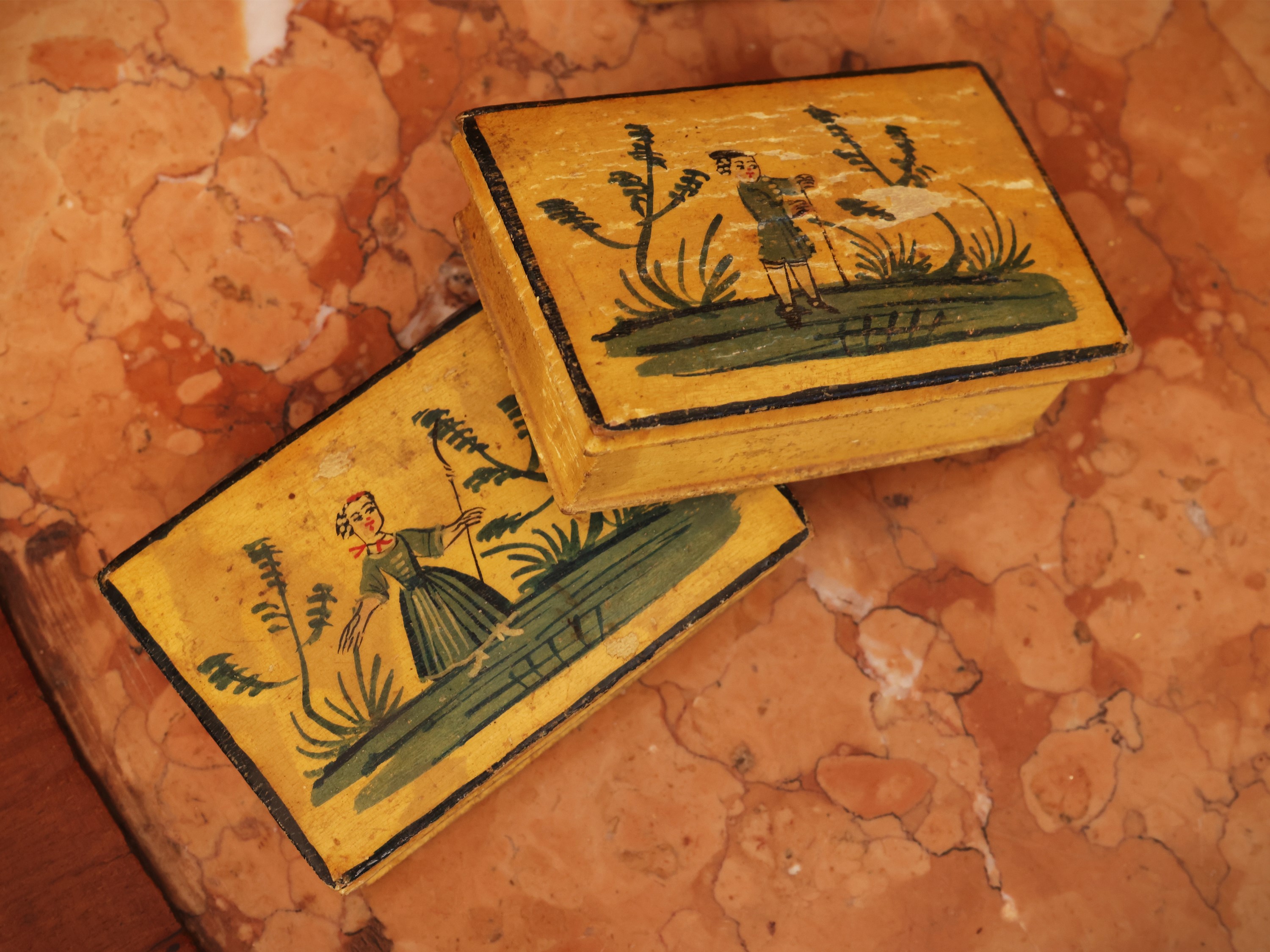 XIX secolo, Antico gioco da tavolo in cofanetto ligneo laccato dipinto in monocromia verde