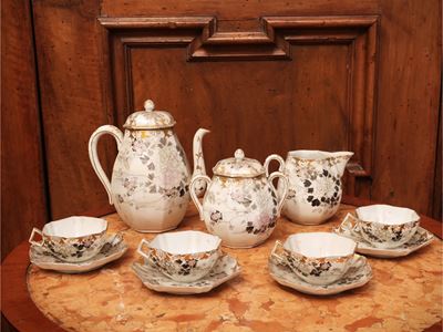 Porcellana, Servizio da caffè in porcellana a guscio d’uovo (Cina, inizio XX secolo), 8 tazze con...