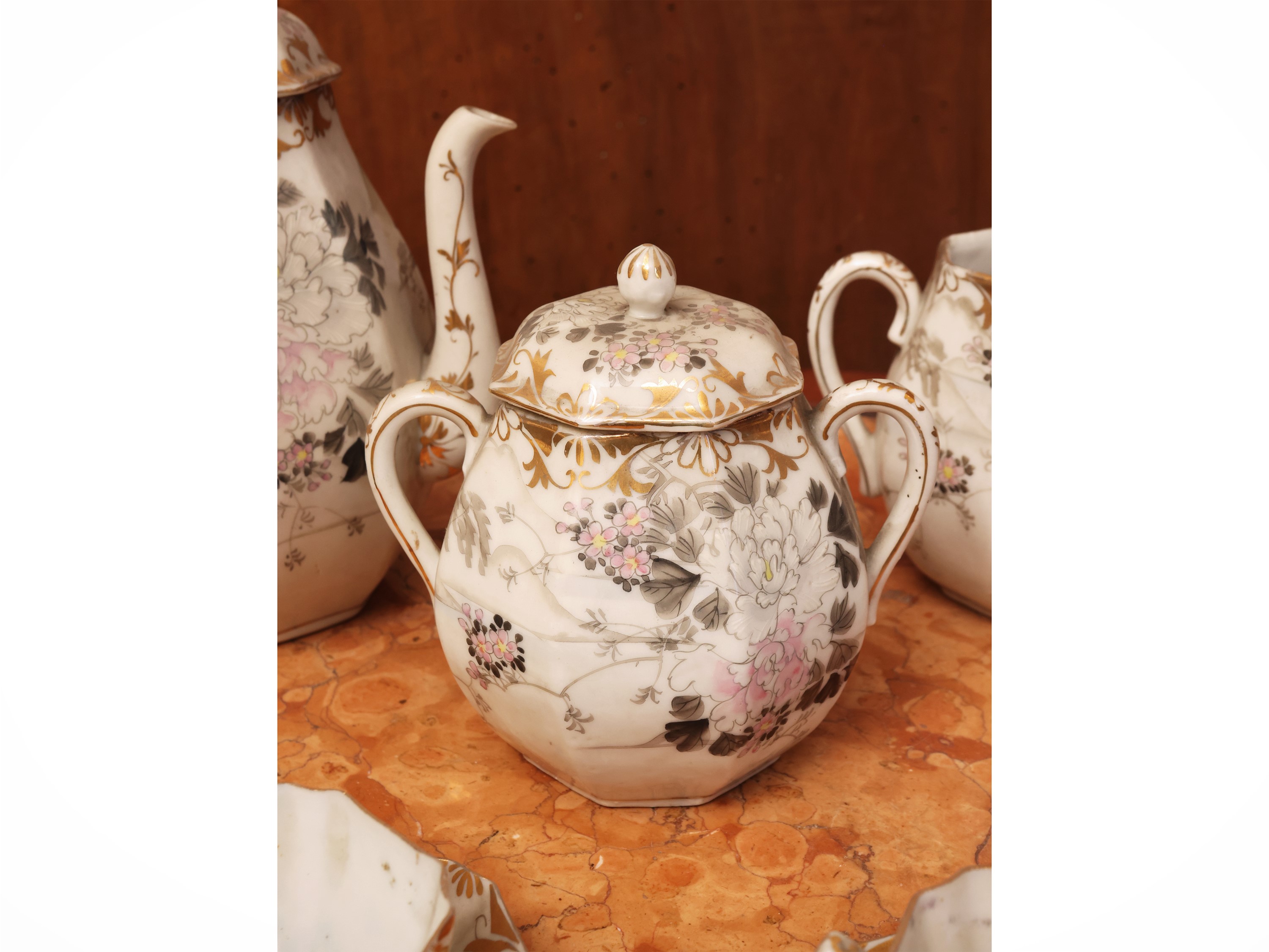 Porcellana, Servizio da caffè in porcellana a guscio d’uovo (Cina, inizio XX secolo), 8 tazze con...