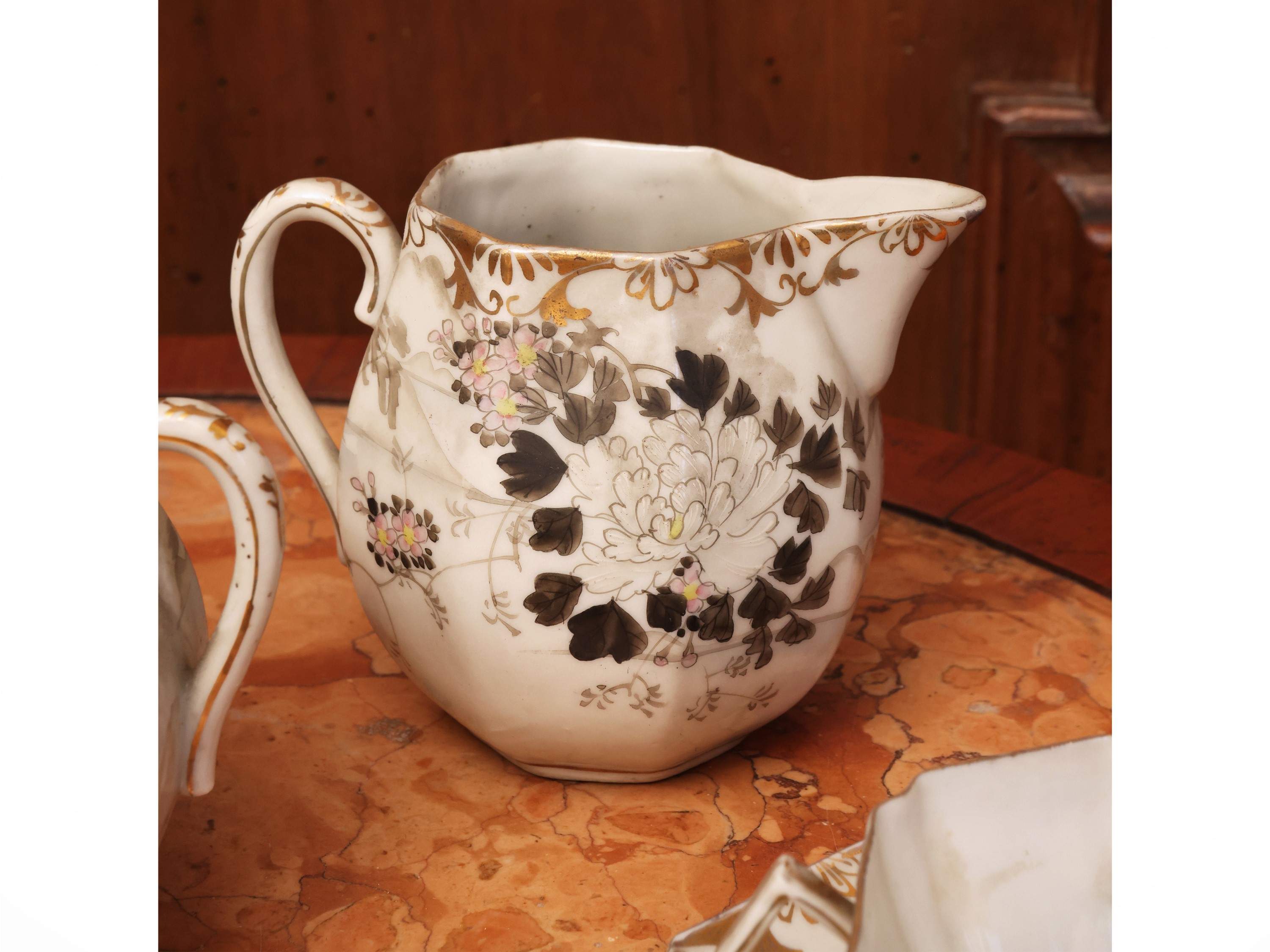 Porcellana, Servizio da caffè in porcellana a guscio d’uovo (Cina, inizio XX secolo), 8 tazze con...