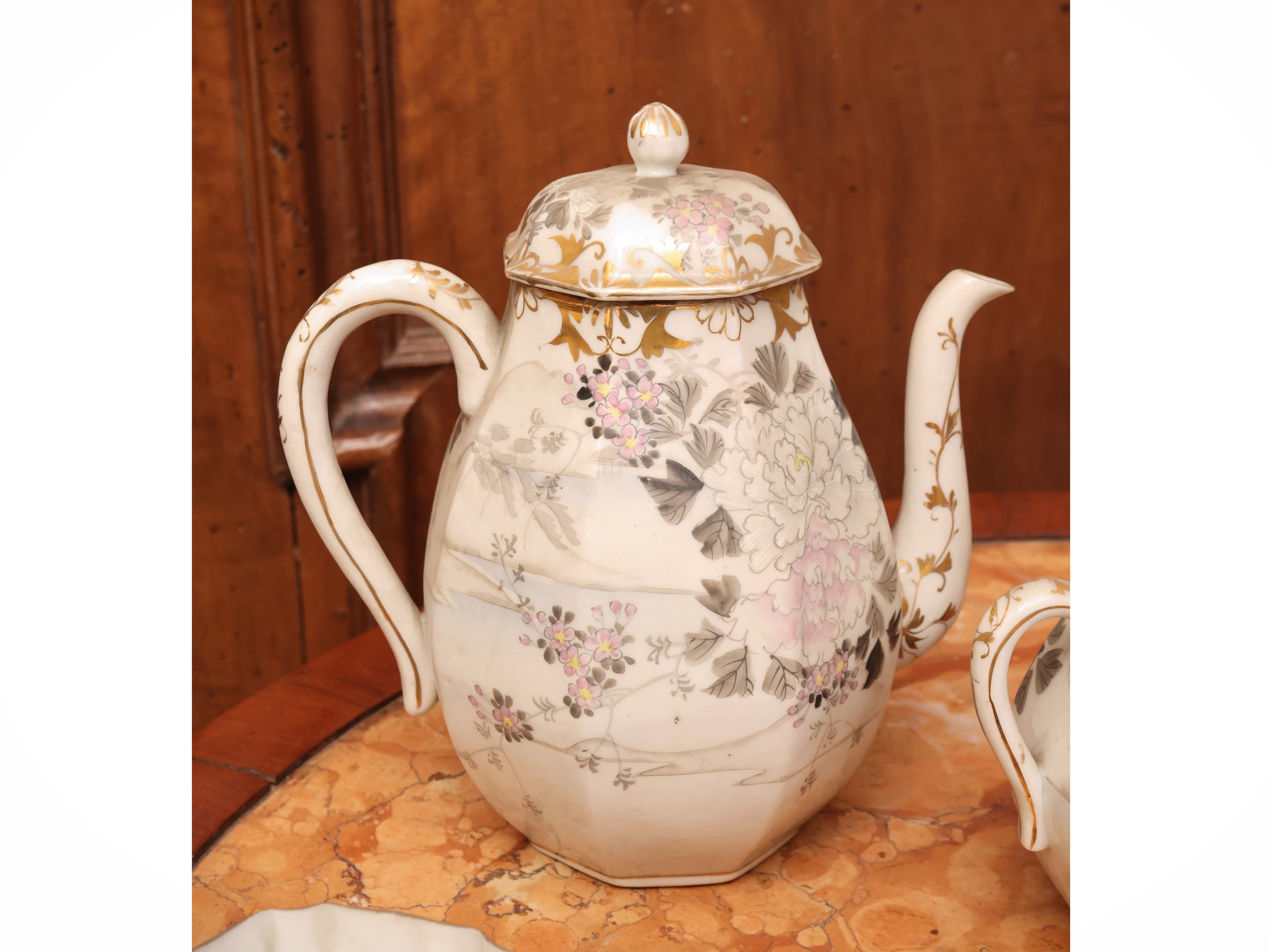 Porcellana, Servizio da caffè in porcellana a guscio d’uovo (Cina, inizio XX secolo), 8 tazze con...