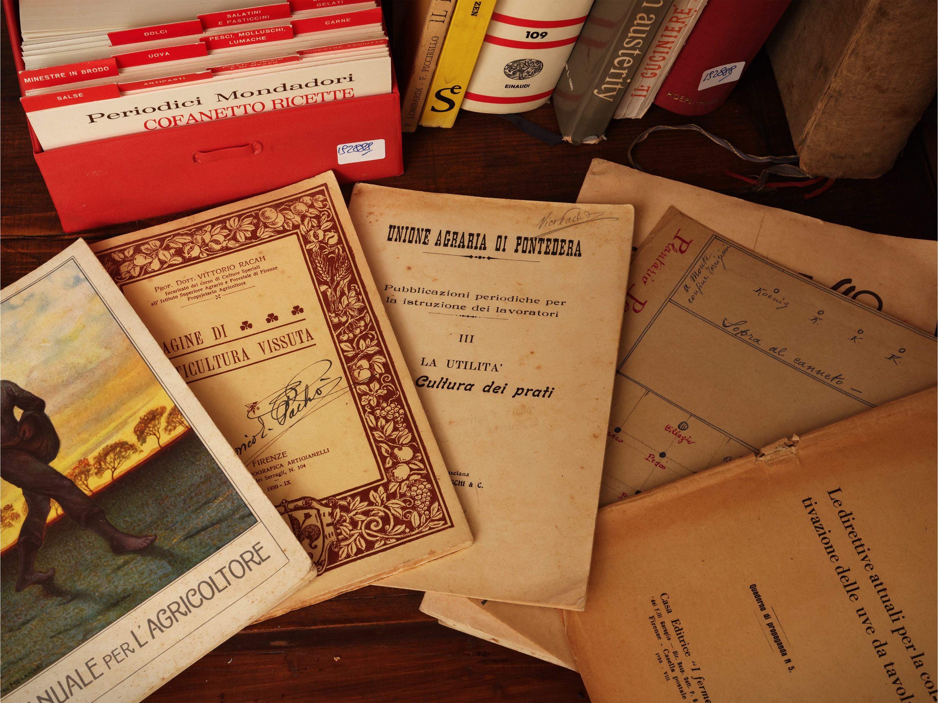 Curiosità legate all’Agricoltura e alla Cucina, raccolta di testi d’epoca e attrezzi