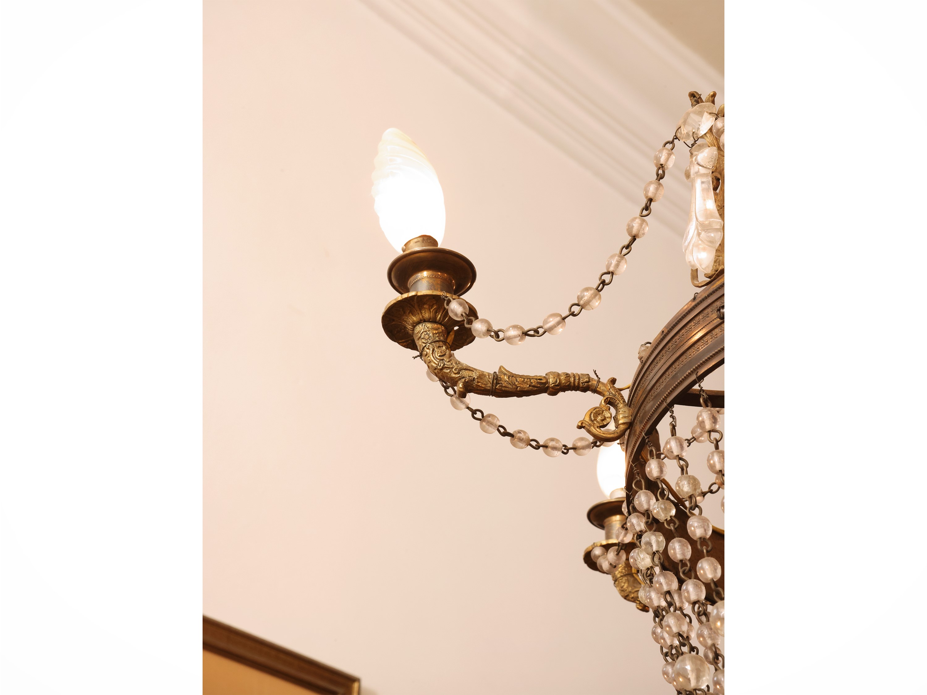 Coppia di lampadari a paniere in bronzo dorato, XIX secolo