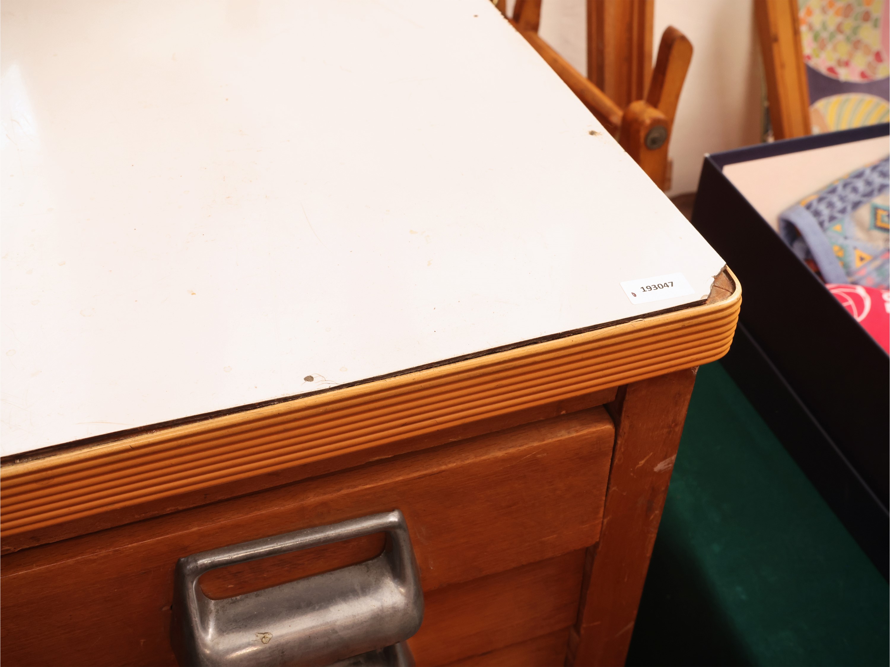 Grande cassettiera da disegno, piano rettangolare e dodici cassetti frontali