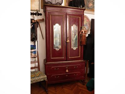 Francia, XIX secolo, Piccolo cassettone con alzata in legno dolce e decorazione a specchi