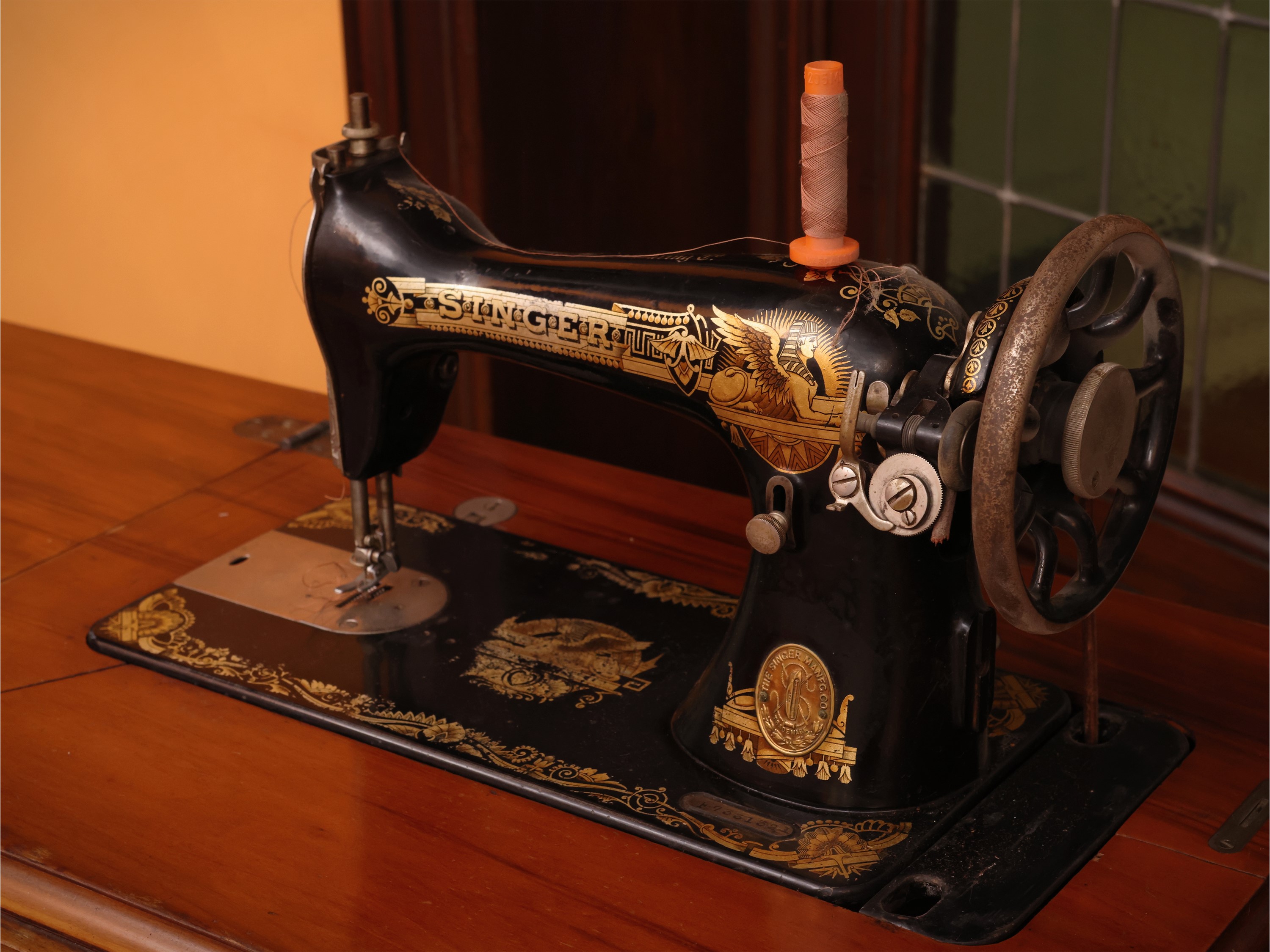Singer, Macchina da cucire in ghisa e noce, inizi del XX secolo