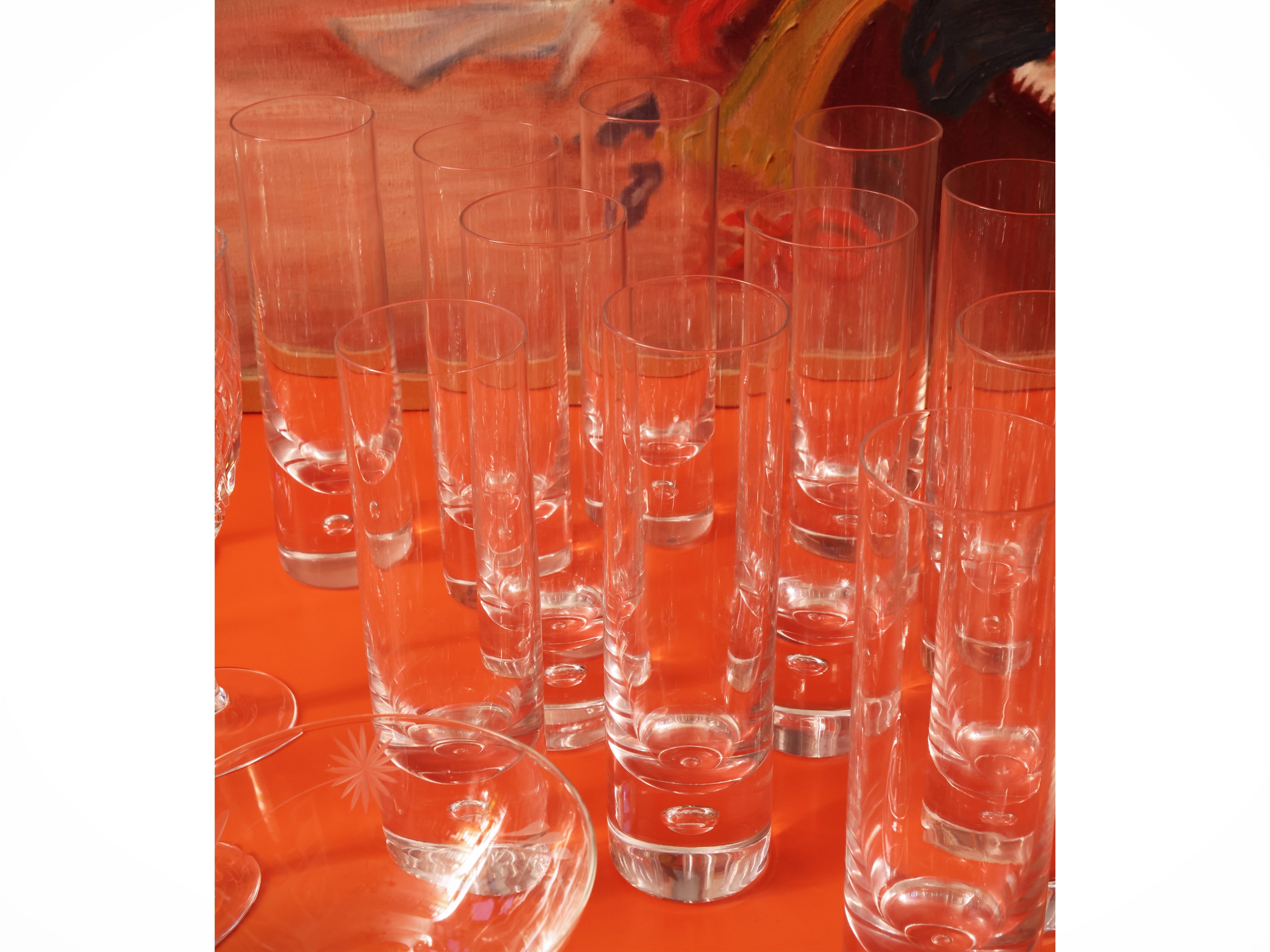 Lotto di bicchieri in vetro e cristallo d’epoca, calici da champagne, flutes e bicchieri da cockt...
