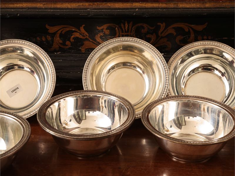 Dieci coppette lavadita, argento in stile Impero