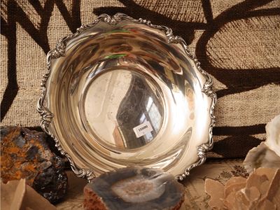 Cestino porta bonbon in argento, bordo a volute