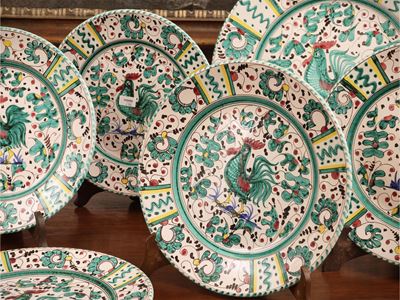 Miscellanea da tavola, porcellana e maiolica (antipastiera Meissen e servizio da dolce con elemen...